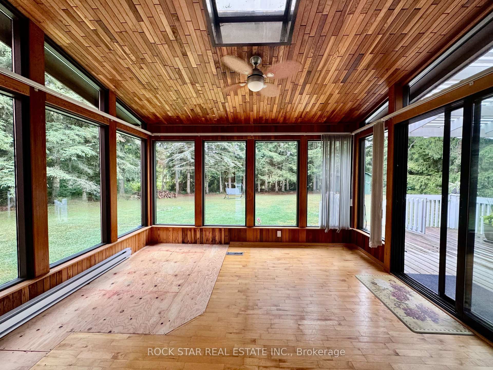 8 Pine River Crescent photo 17