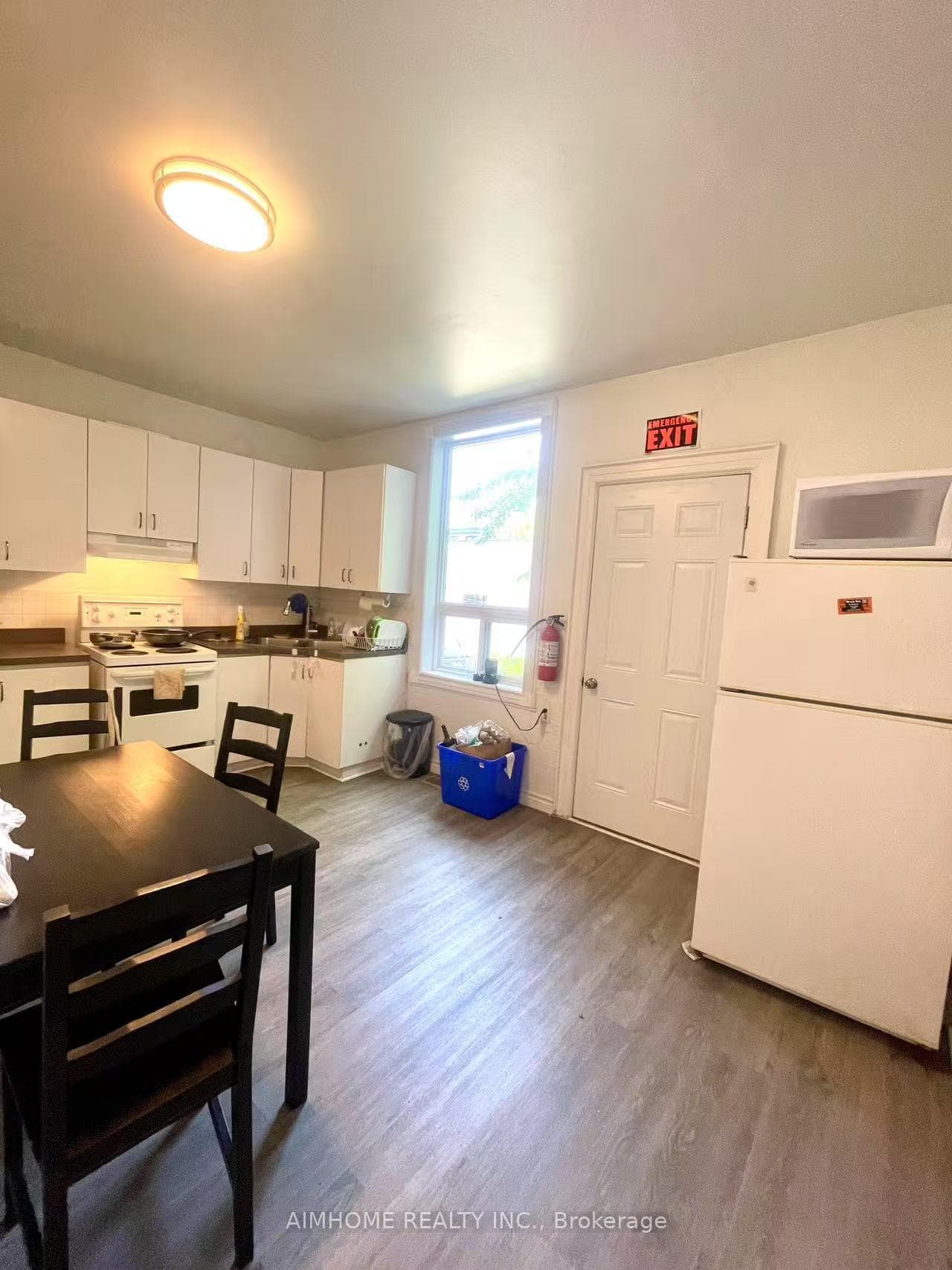 625 Bathurst Street photo 6