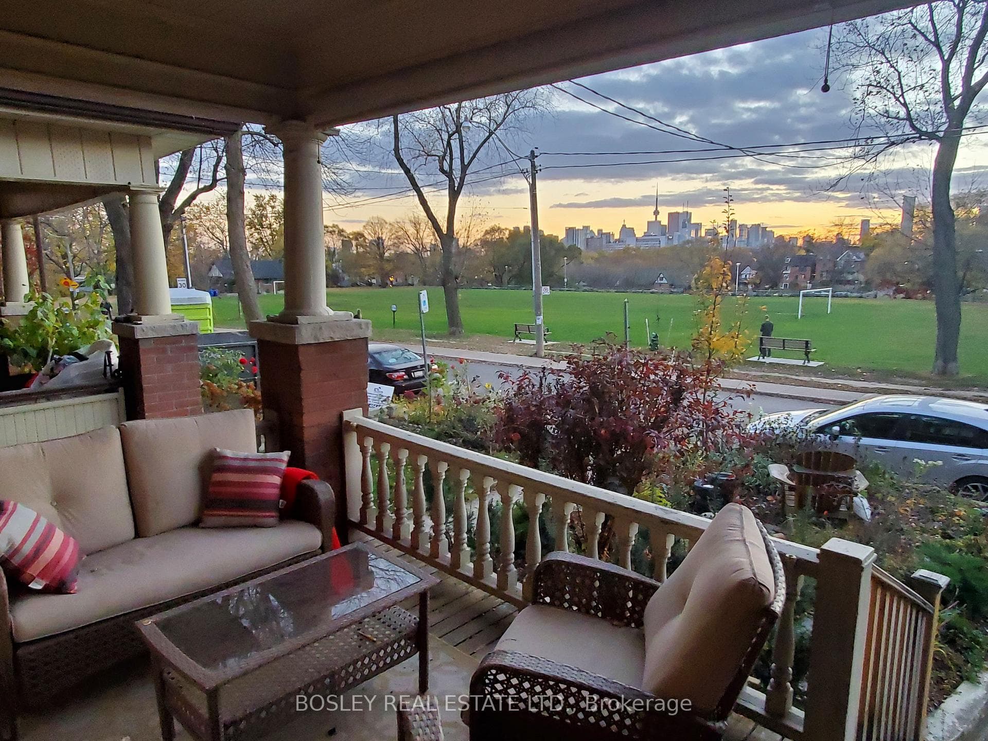 597 Carlaw Avenue Unit Upper photo 4