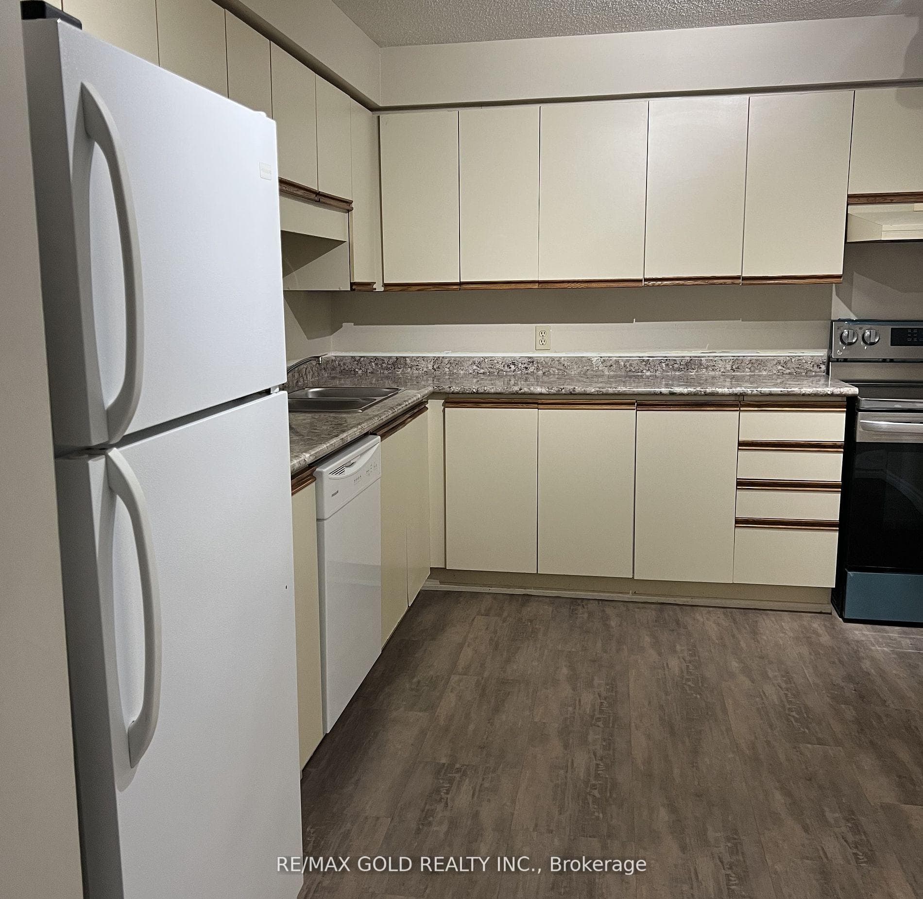 35 Green Valley Drive Unit 206 photo 13