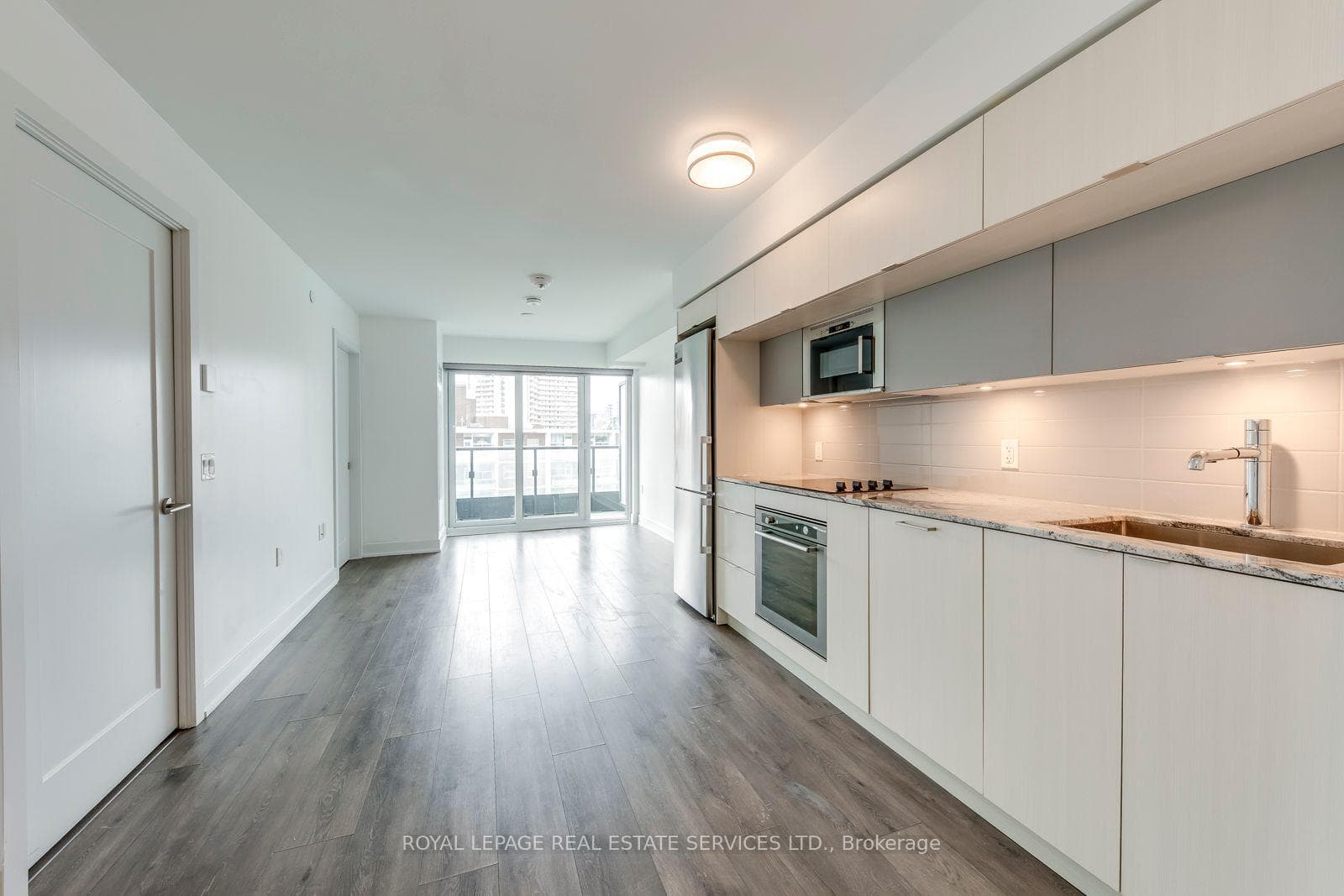 585 Bloor Street Unit 1320 photo 7