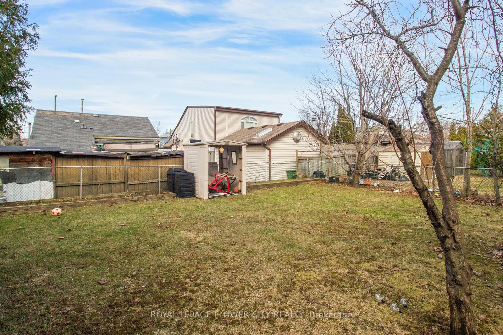 823 Queensdale Avenue photo 41