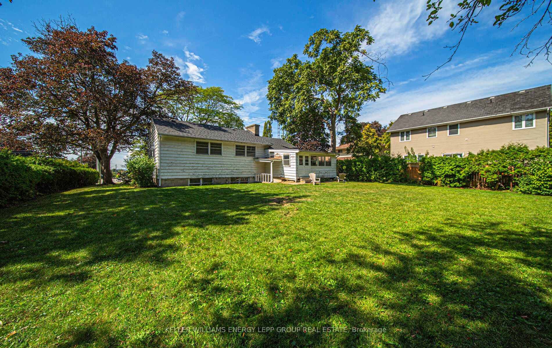 707 Henry Street photo 36
