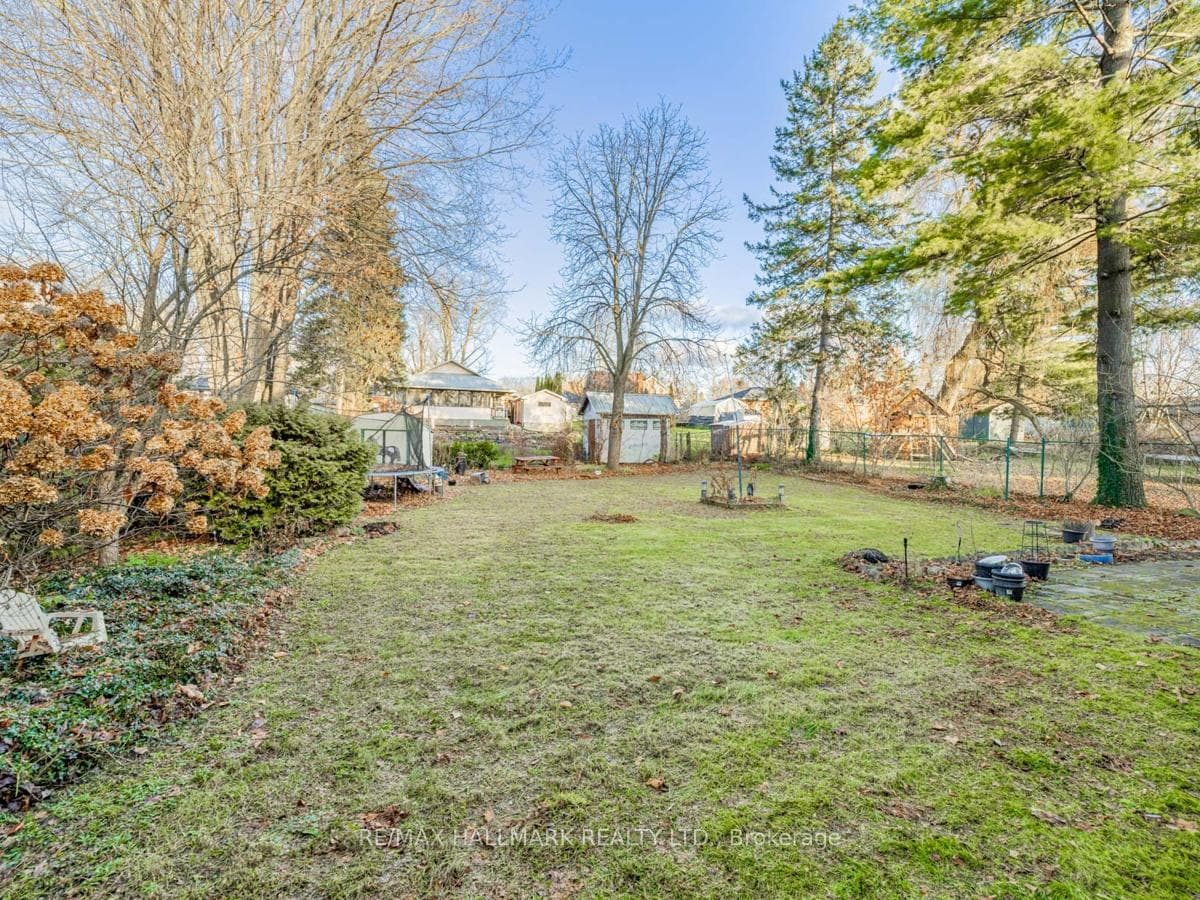 164 Laidlaw Street photo 27