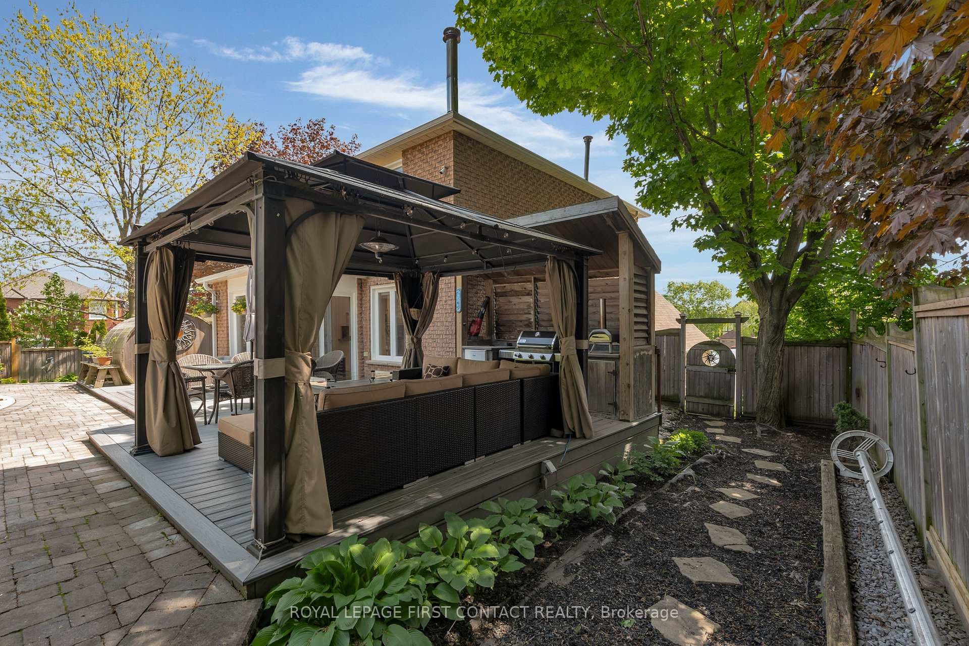 152 Elman Crescent photo 37