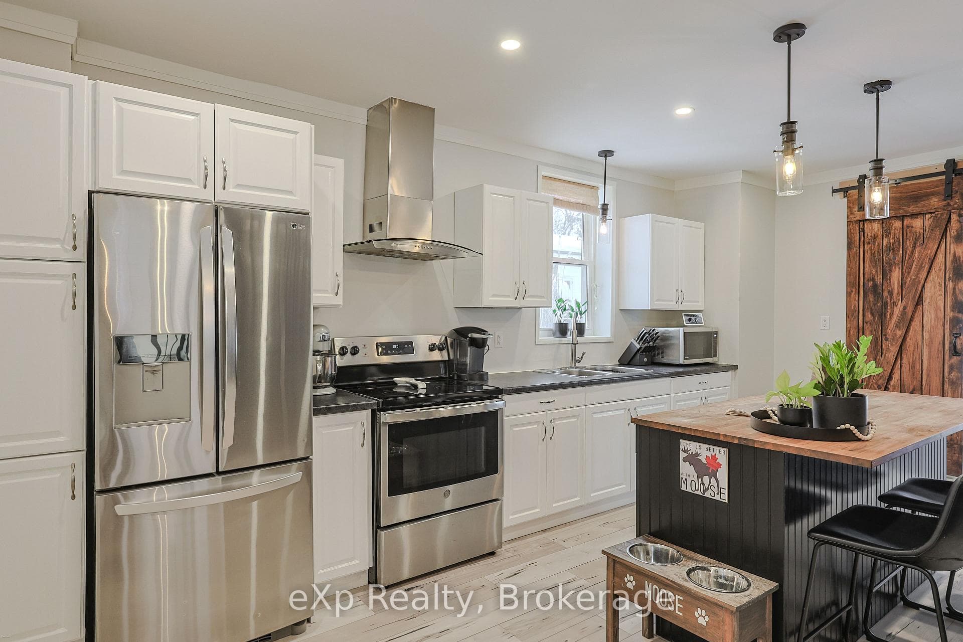 55 McGivern Street photo 4