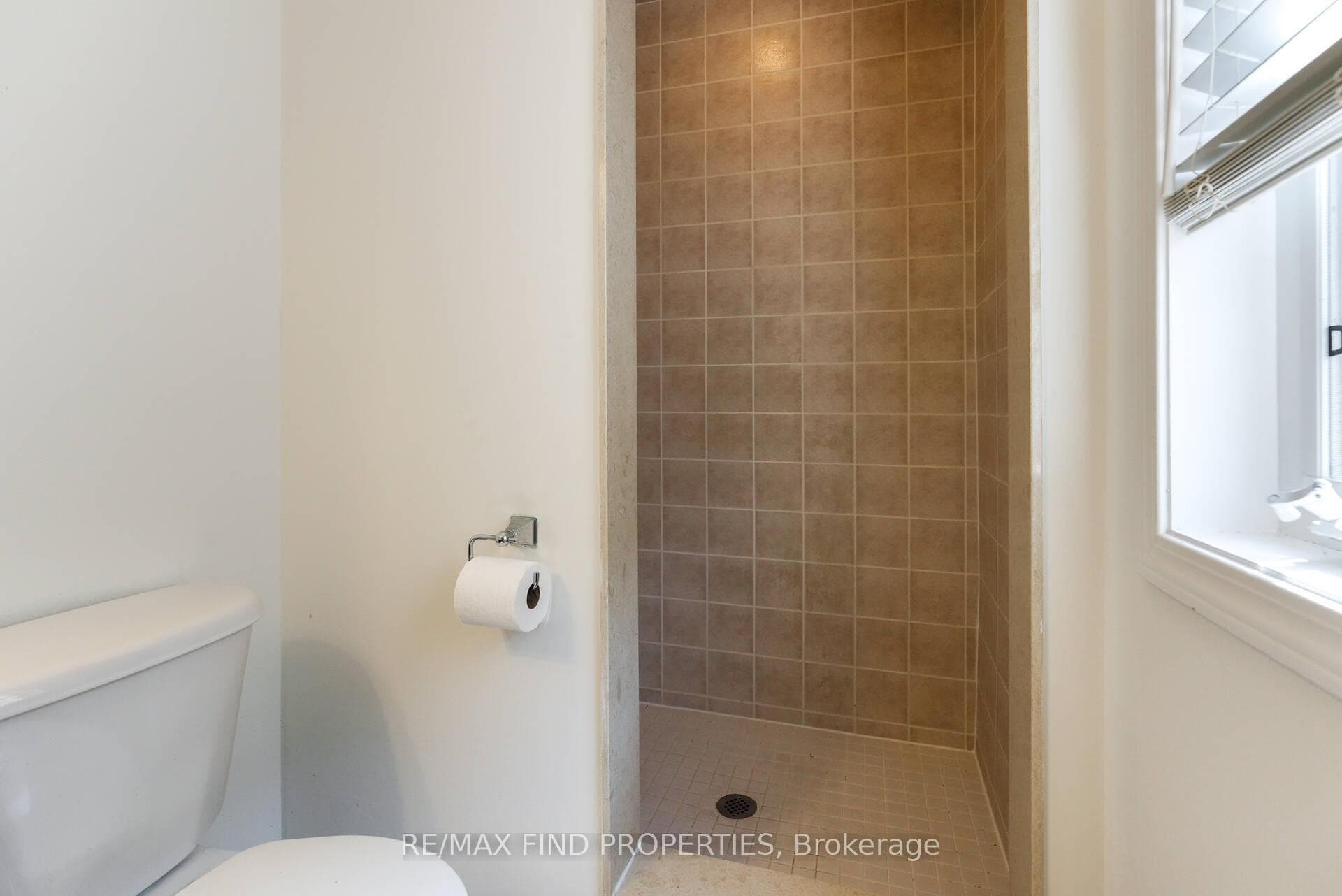 930 Hasselfeldt Heights photo 24