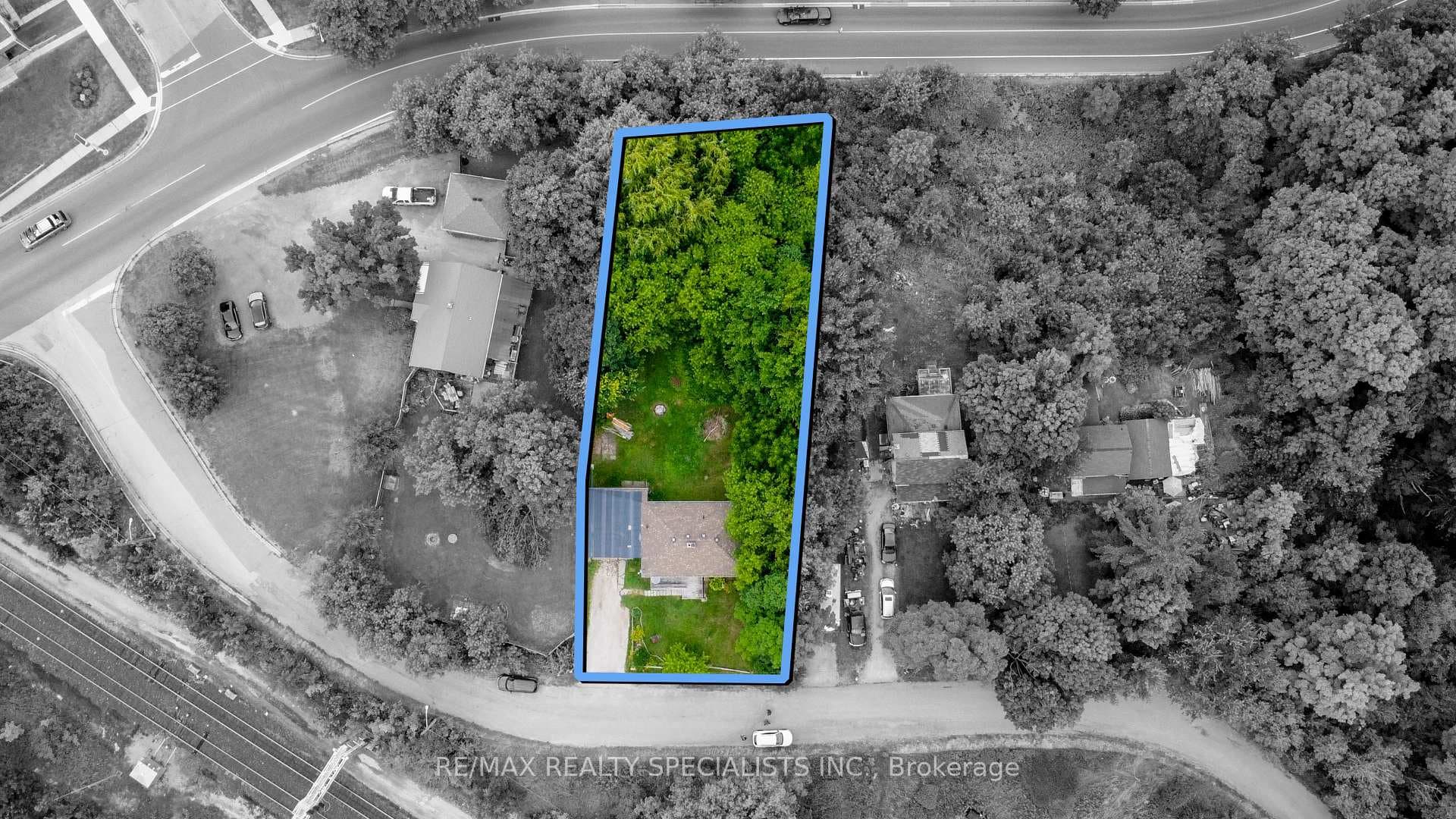32 Maple Avenue photo 2
