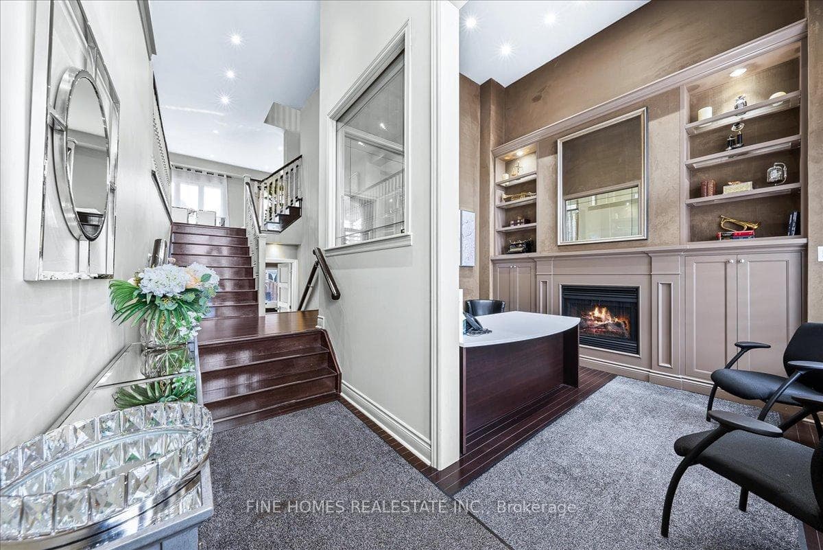 26 Gesher Crescent Unit Upper photo 3