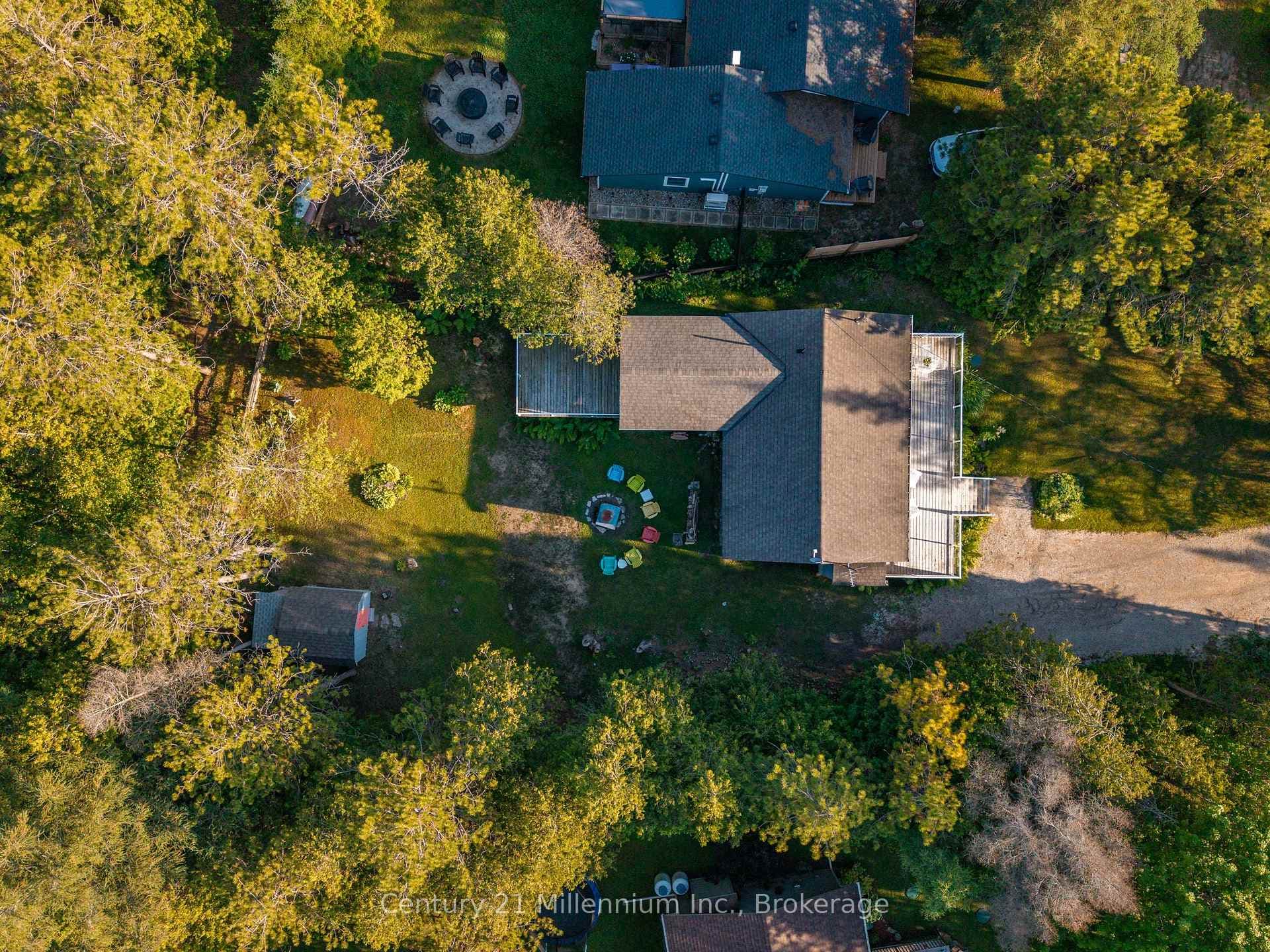 553 Bay Street photo 9