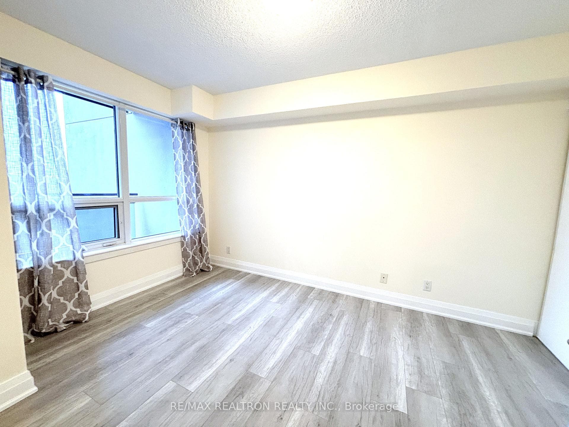 370 Highway 7 Road Unit 901 photo 10