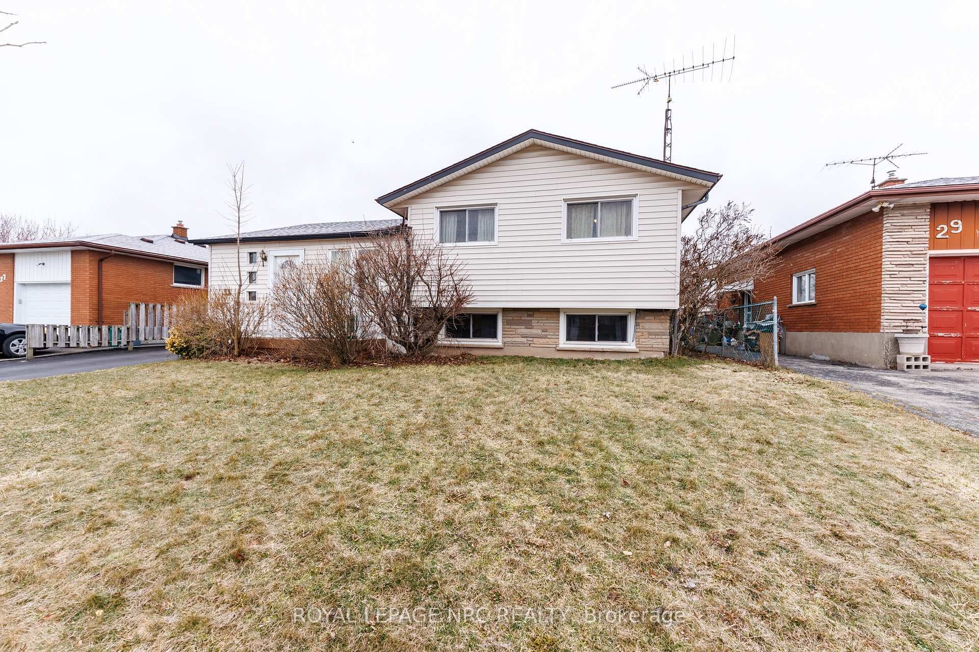 33 Strathmore Crescent photo 1