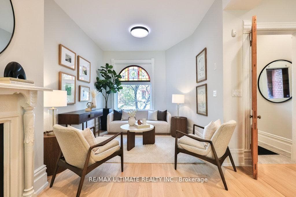39 Macpherson Avenue photo 8