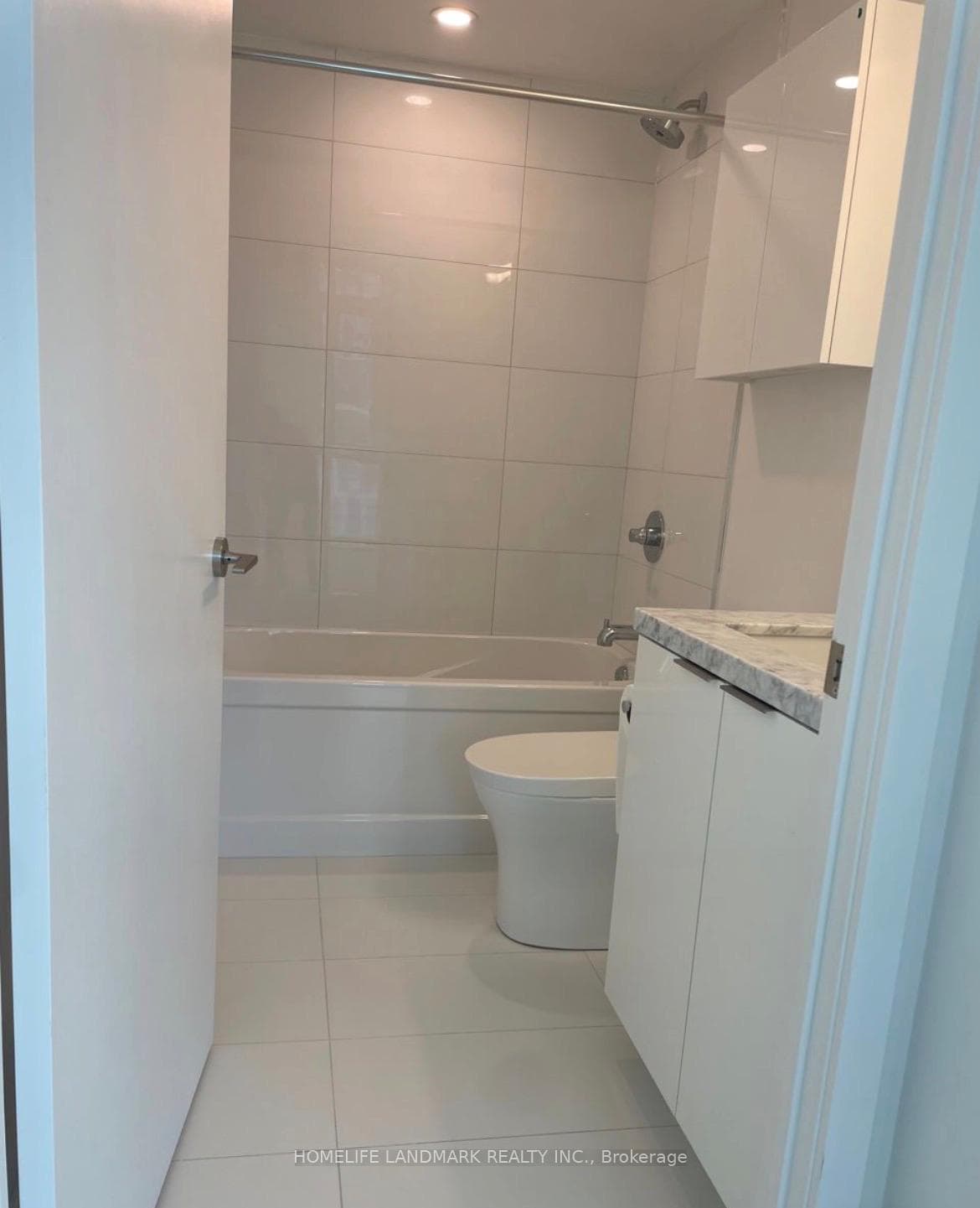 230 simcoe Street Unit 2117 photo 9