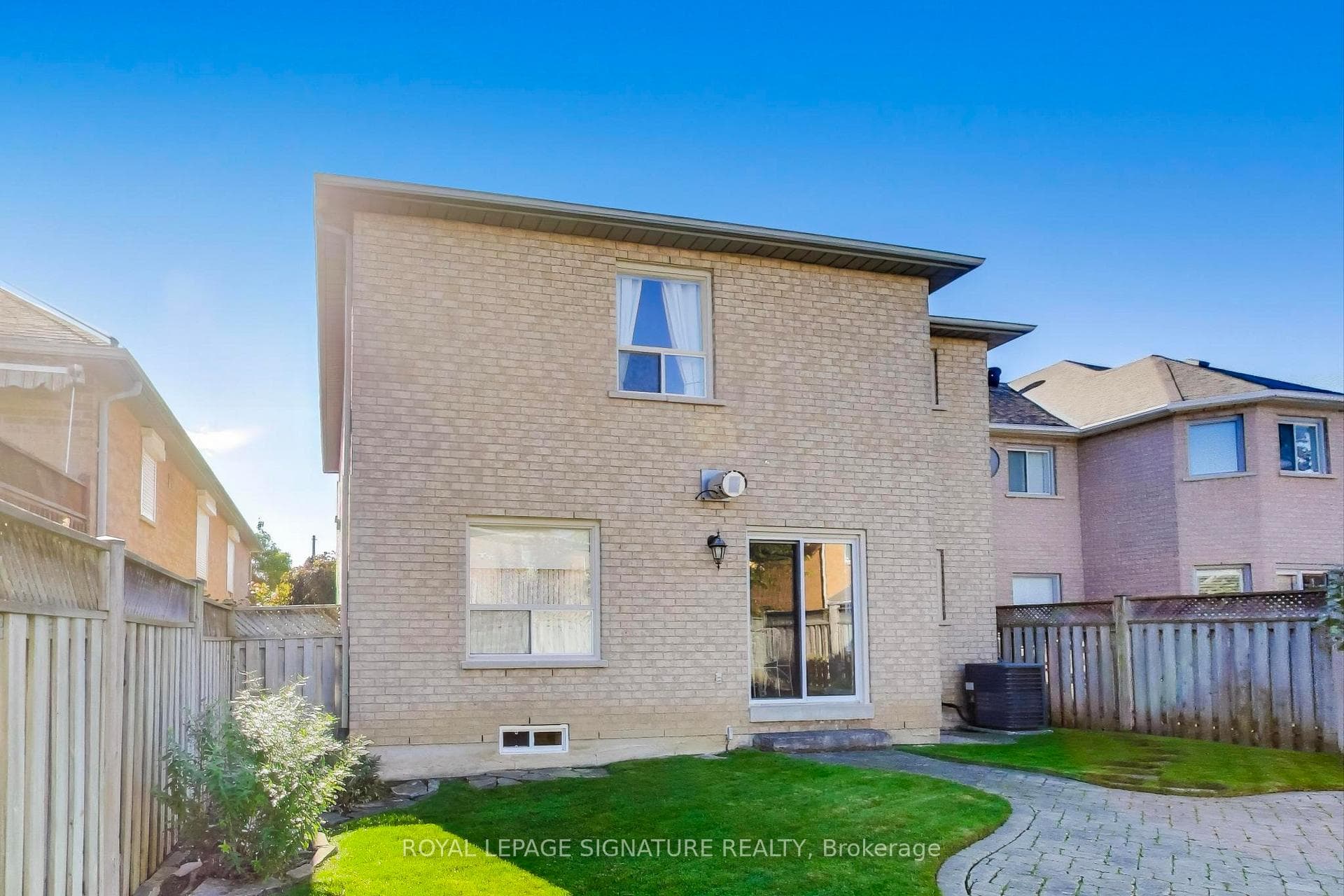 127 Mountcharles Crescent photo 42