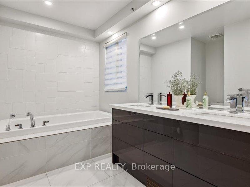 670 Richmond Street Unit 204 photo 11