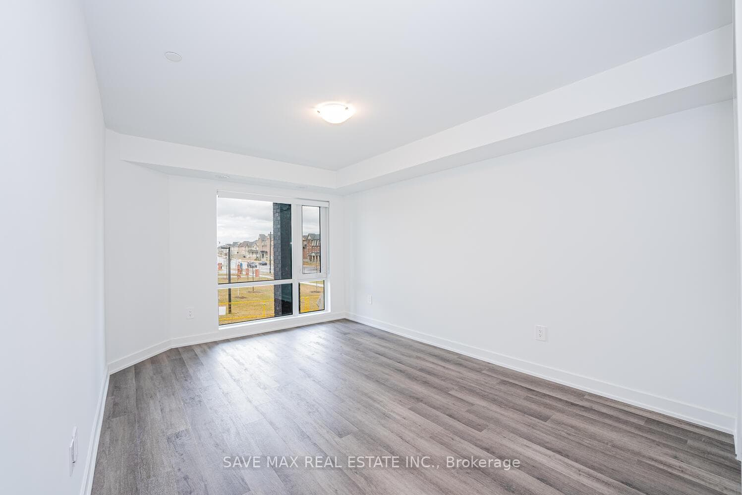 55 ROMILLY Avenue Unit 10 photo 28