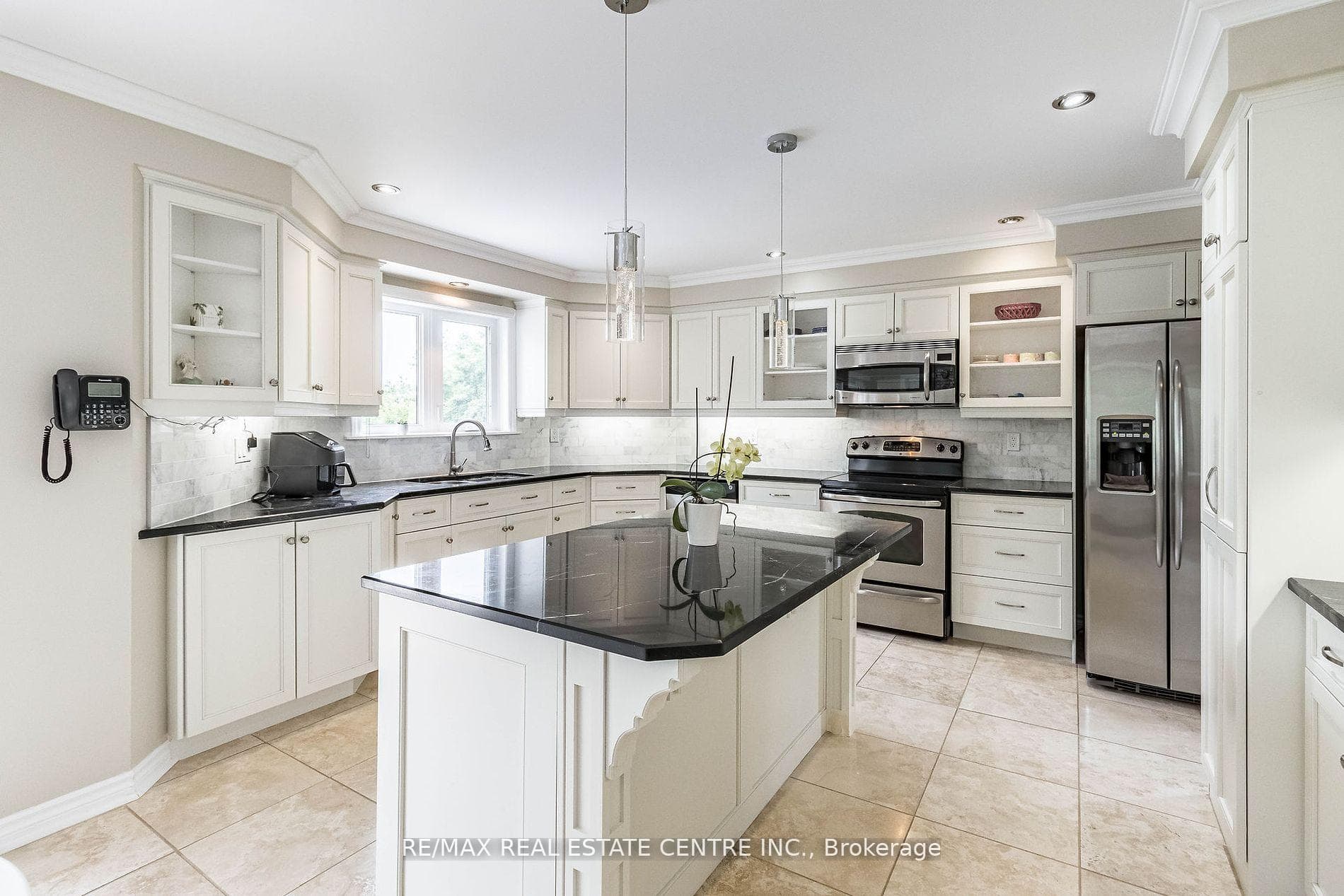 Kitchen w/ Traverine Tiles