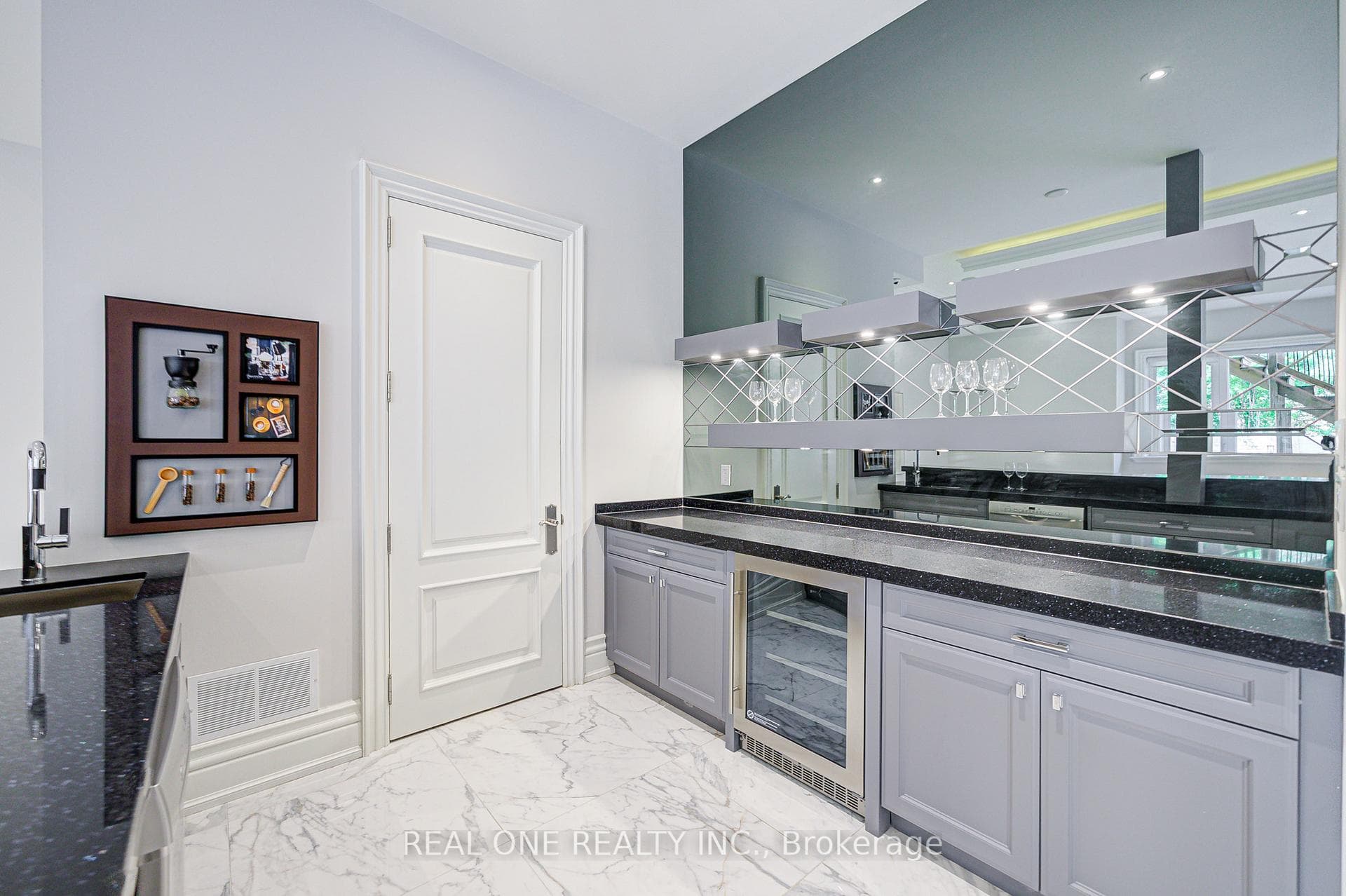 352 Byng Avenue photo 41