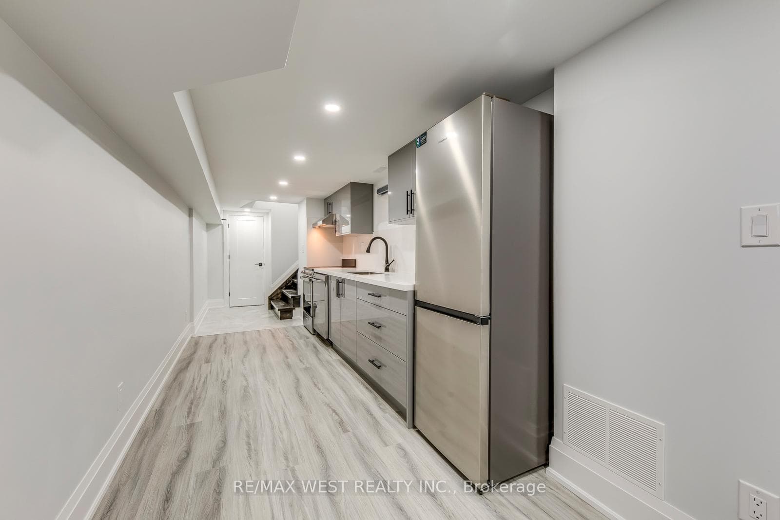 1190 Ossington Avenue Unit Bsmt photo 9
