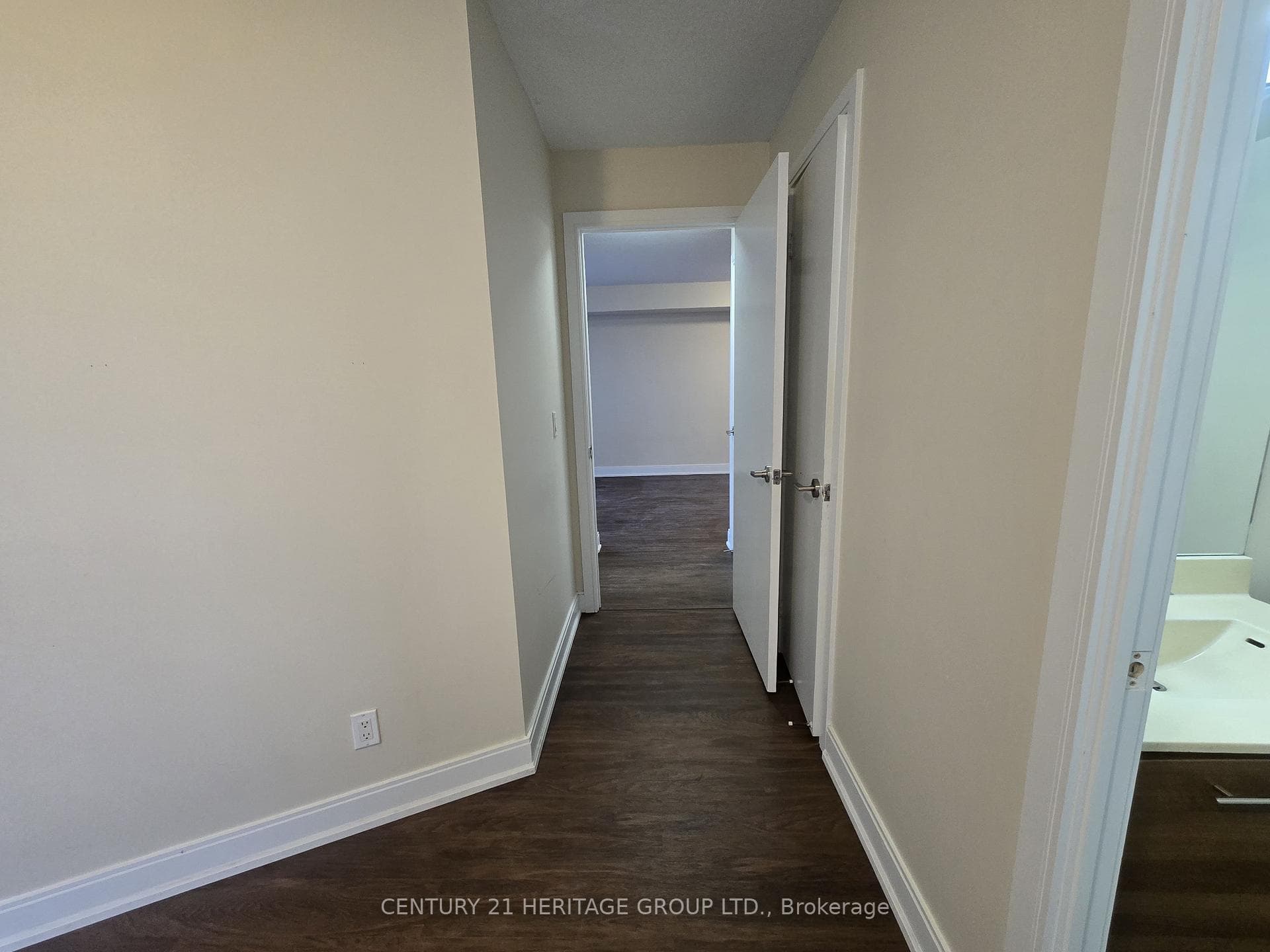 125 Village Green Square Unit 1511 photo 23
