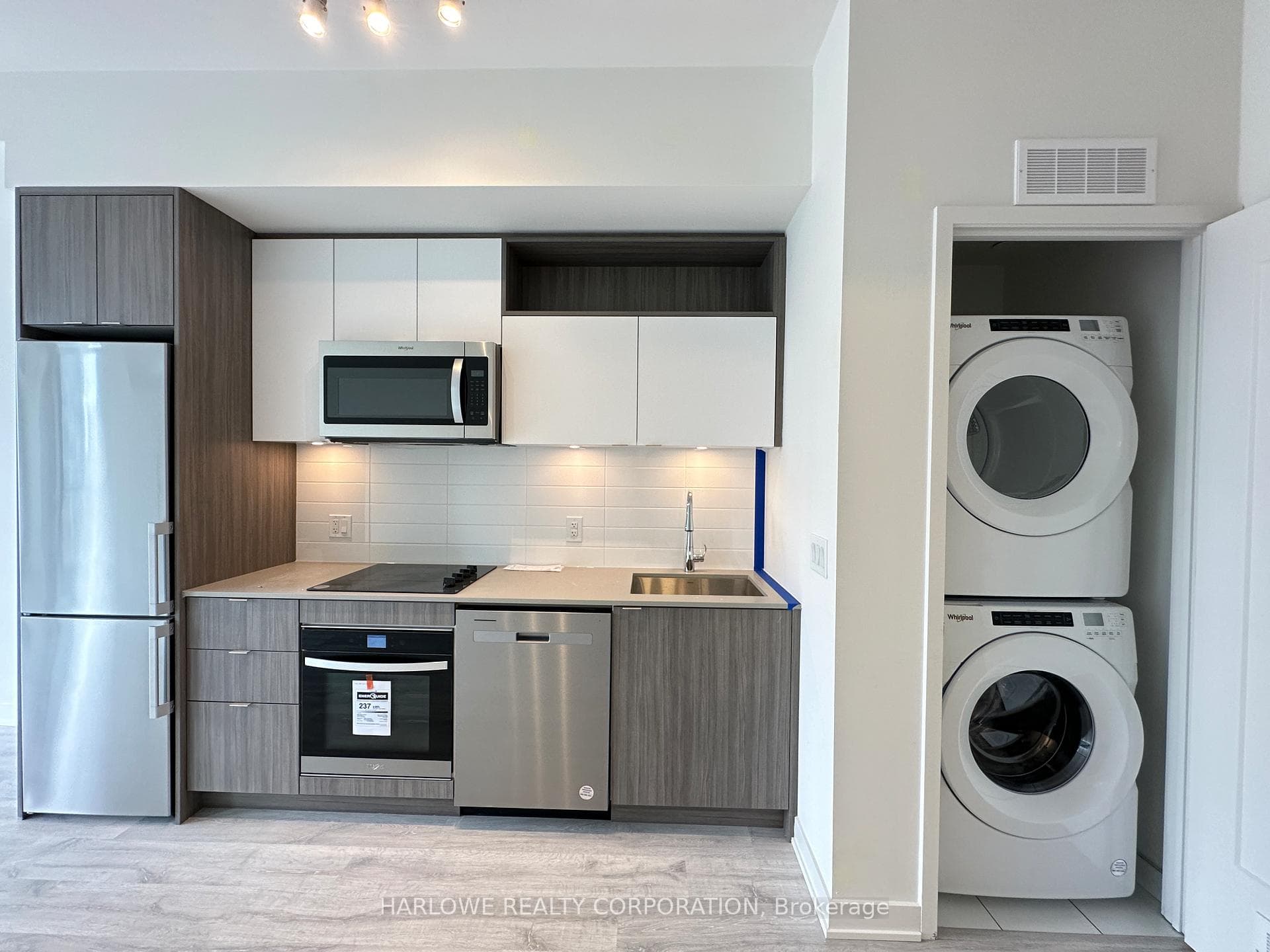 135 Lower Sherbourne Street Unit 1565 W photo 1