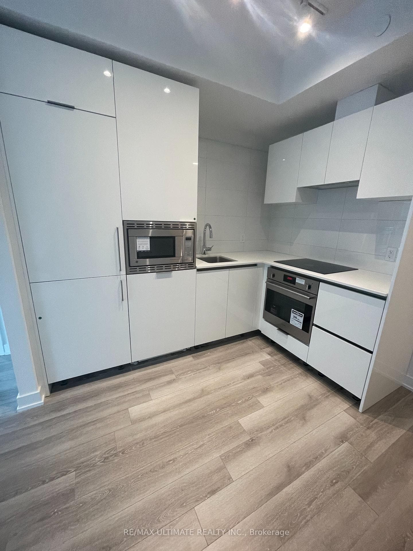 238 Simcoe Street Unit 1905 photo 3