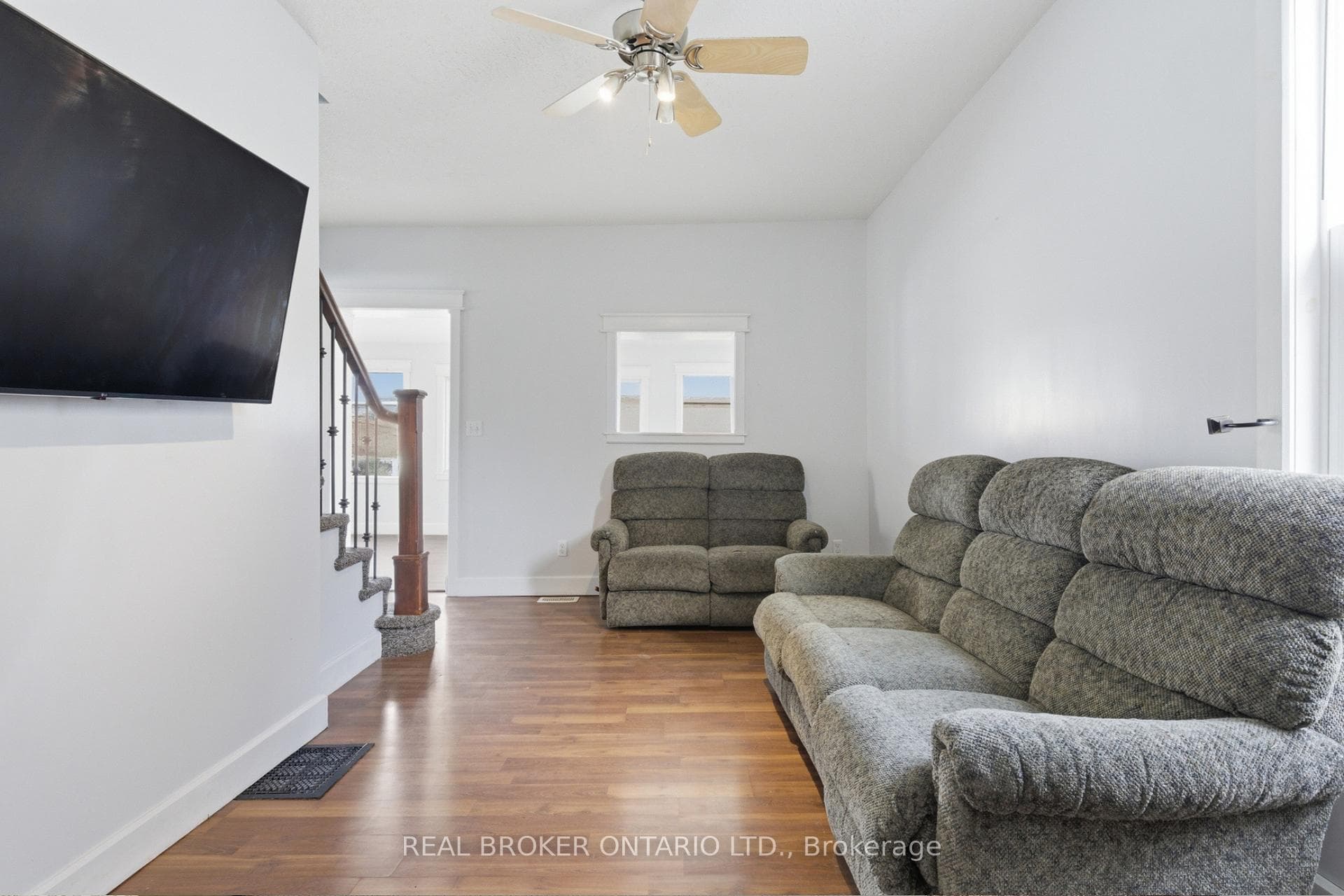 368 Wellington Avenue photo 9