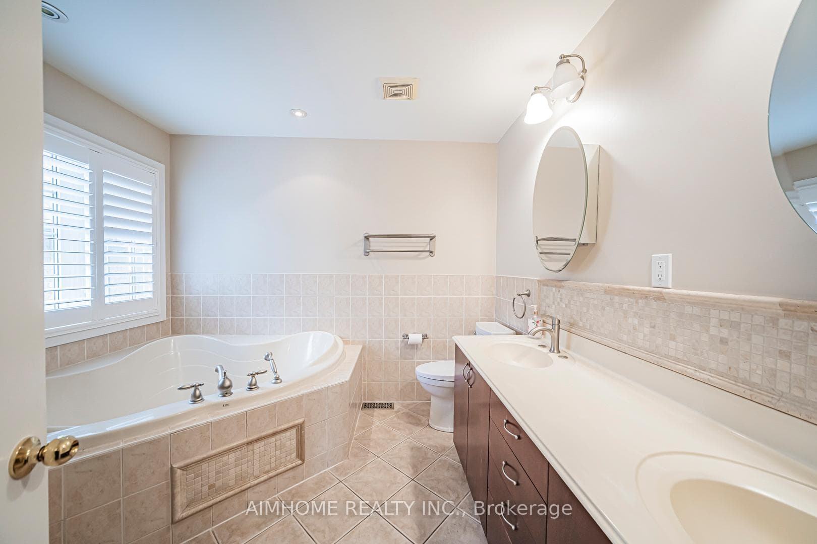 1132 Woodington Lane photo 10