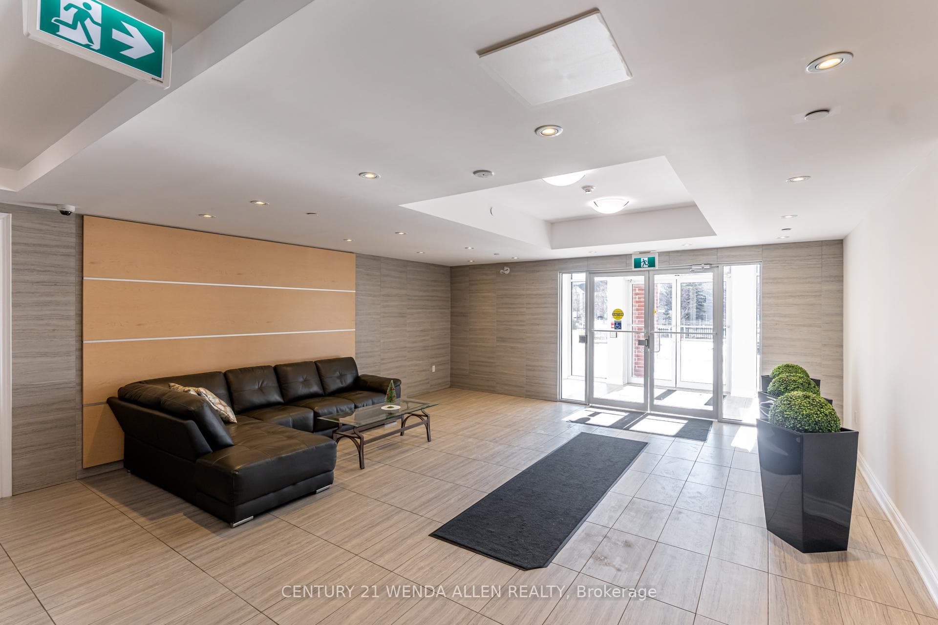 50 Lakebreze Drive Unit 110 photo 8