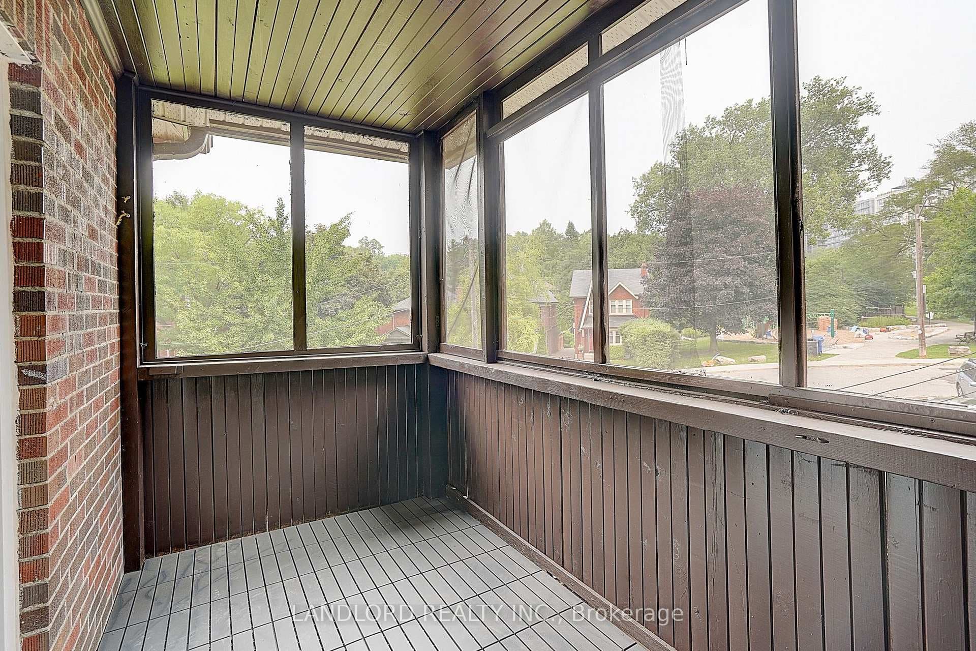 2520 Bloor Street Unit 12 photo 34
