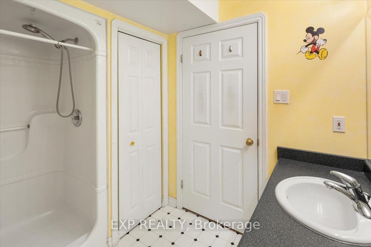 122 1/2 Railway Avenue photo 29