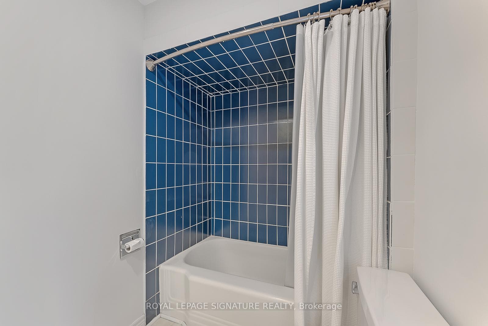 75 Lord Seaton Road photo 38