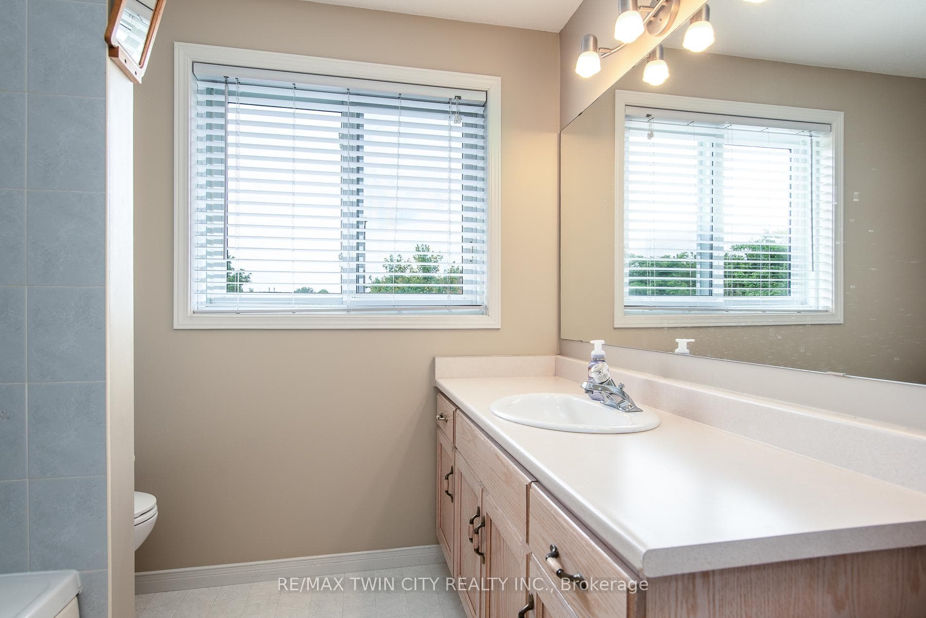 67 Marlis Crescent photo 29