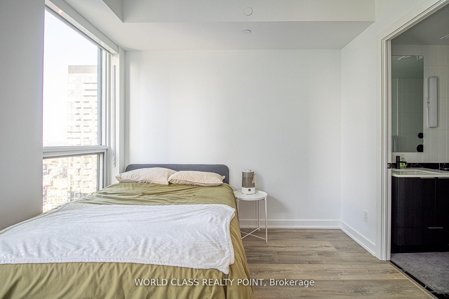 327 King Street Unit 3904 photo 6