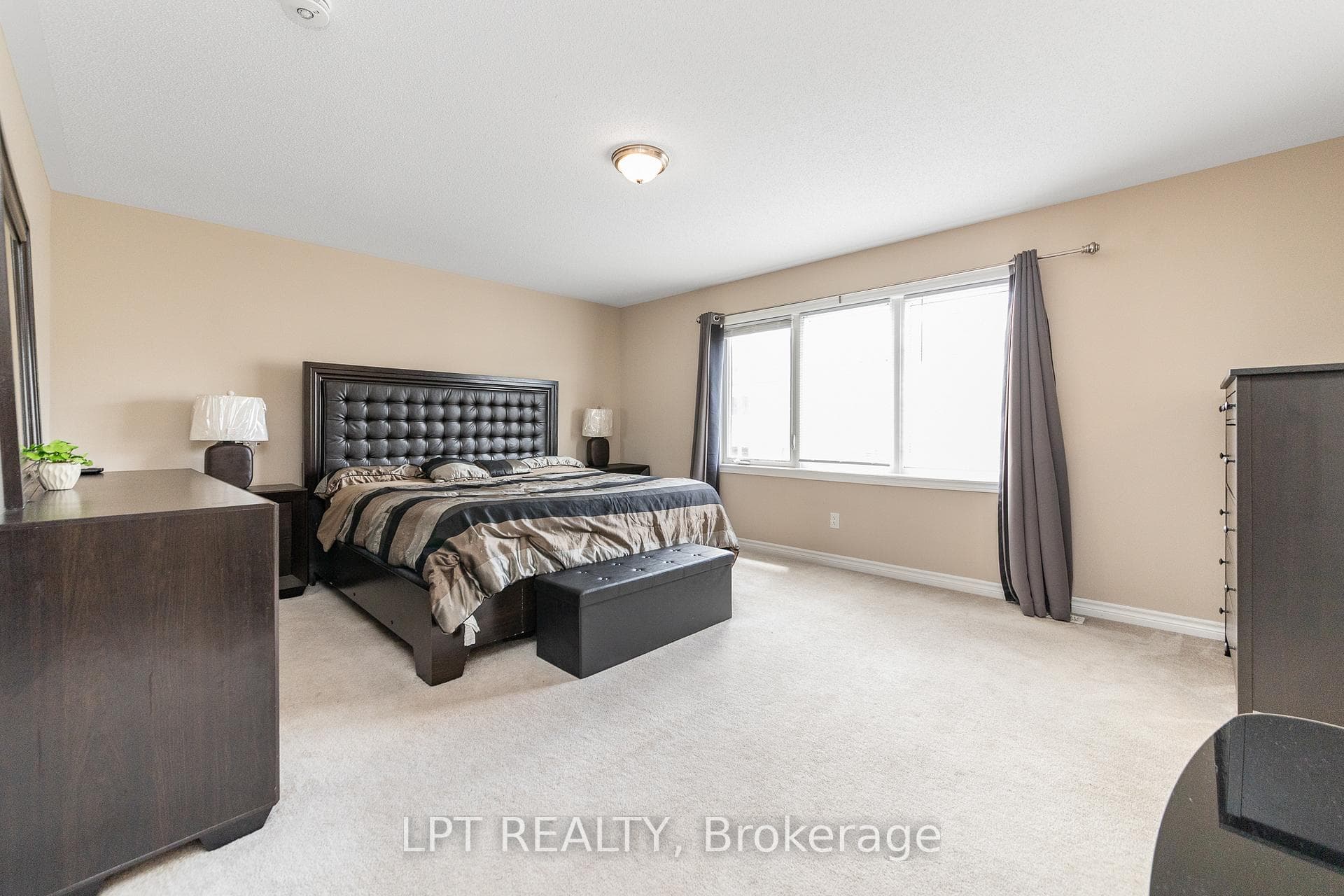 908 Pedigree Street photo 15