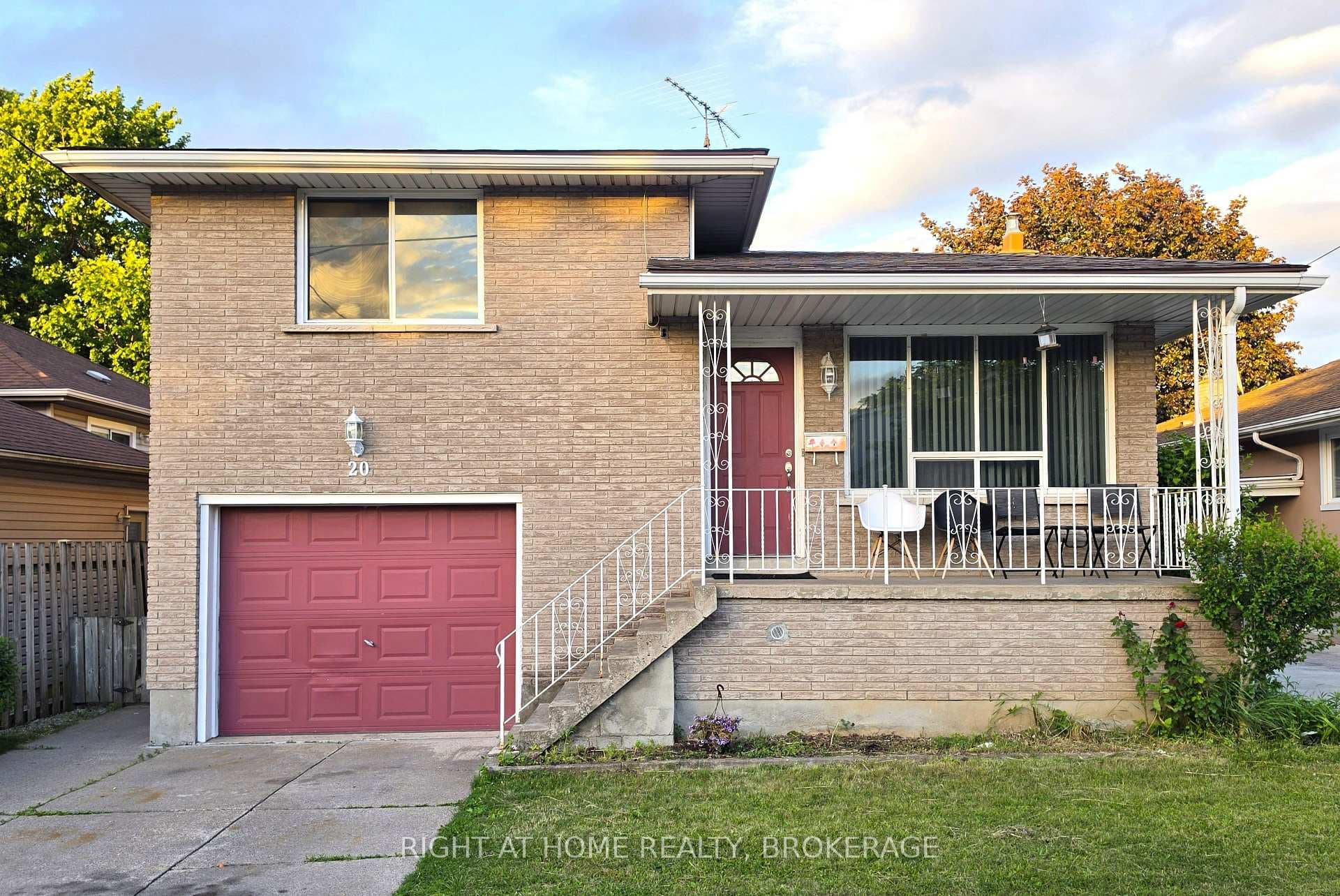 20 Augusta Avenue photo 11