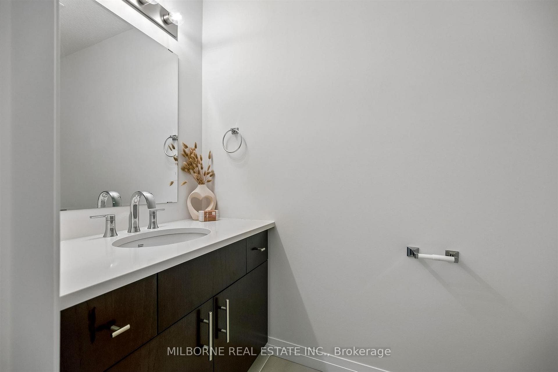 Photos Of Model Suite - Colour Package Varies