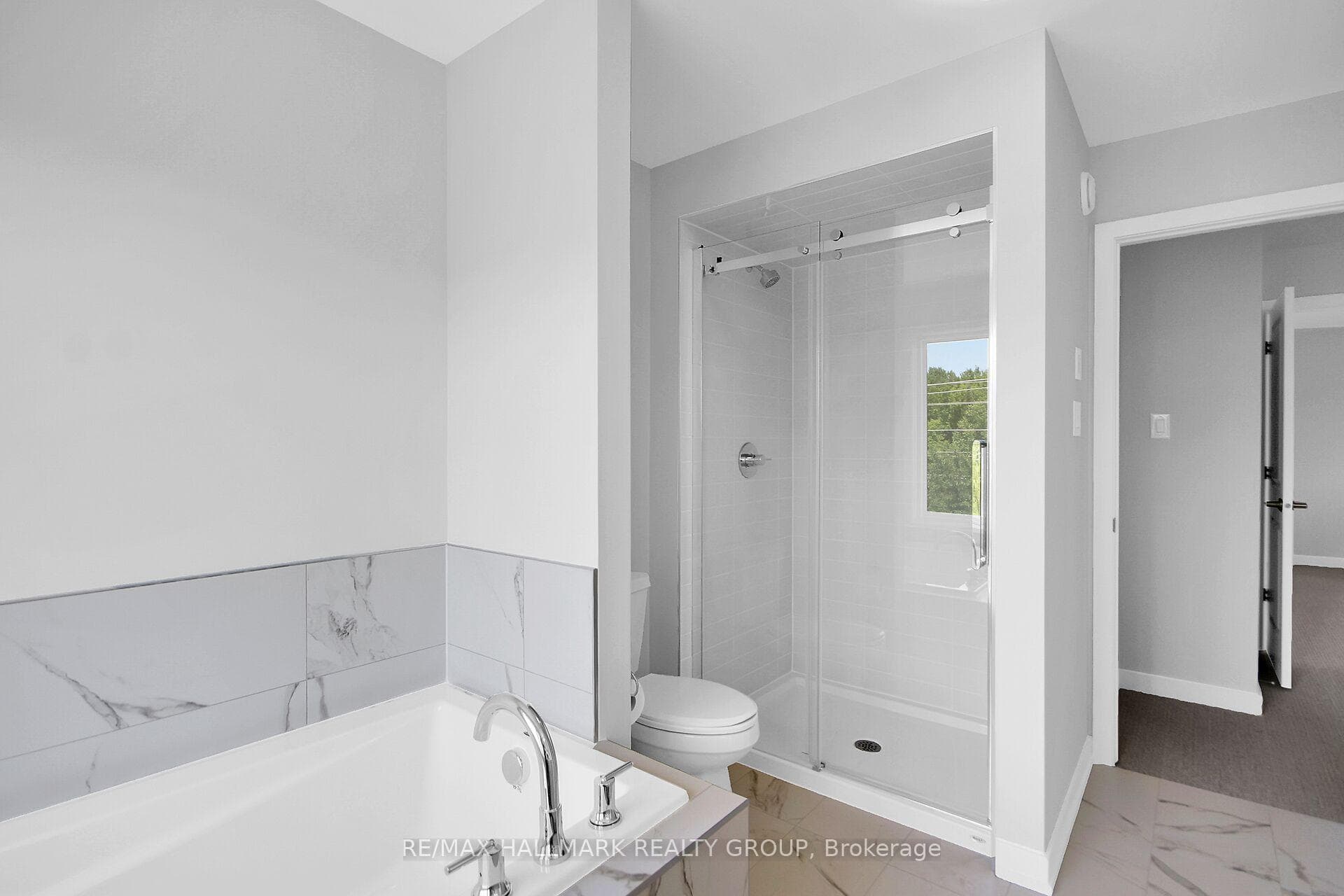 749 NEWSTEAD Crescent photo 32