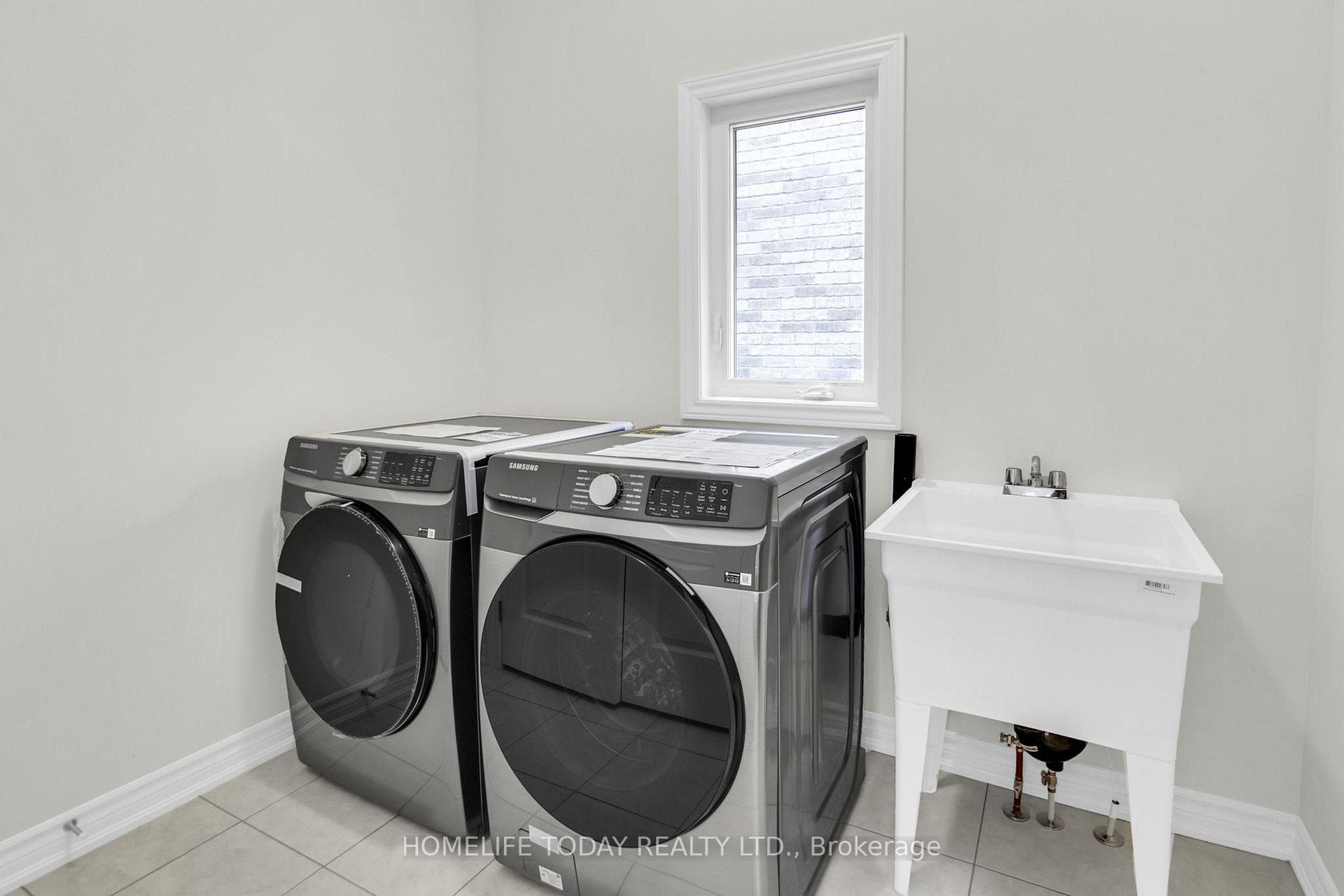 124 Hawkins Street photo 37