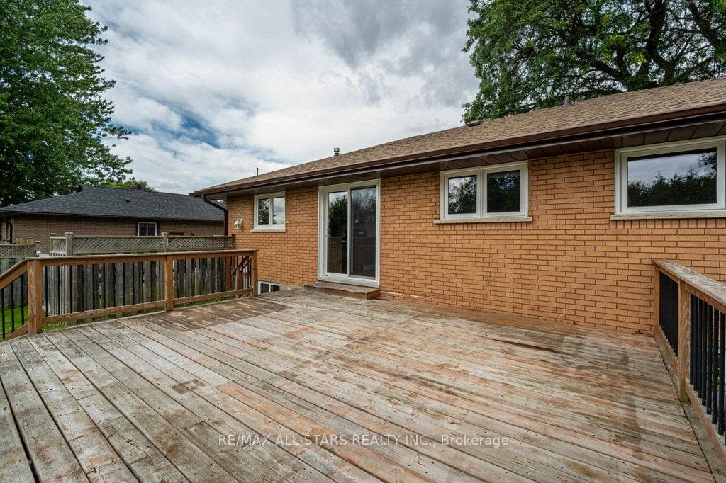 19 Kawartha Drive photo 27
