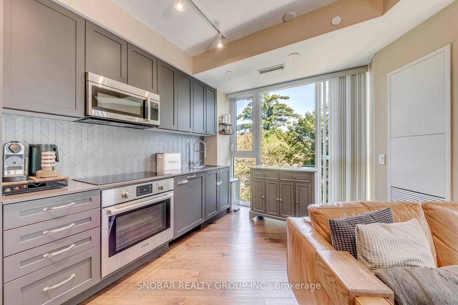 293 The Kingsway N/A Unit 310 photo 7