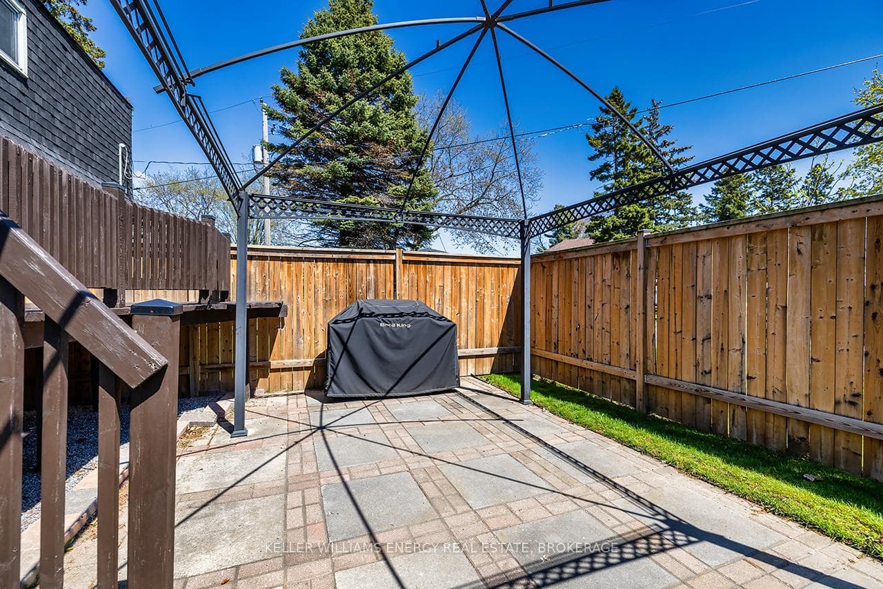 246 Barkley Crescent photo 28