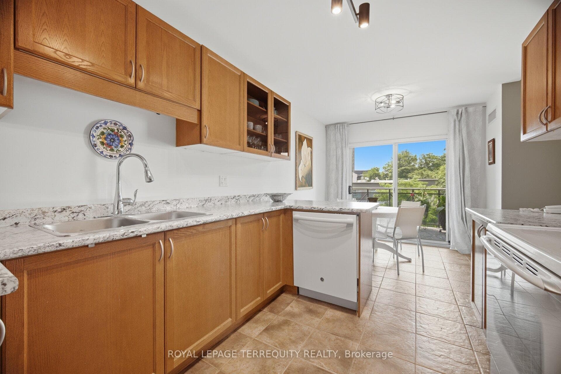 2000 Creekside Drive Unit 707 photo 4