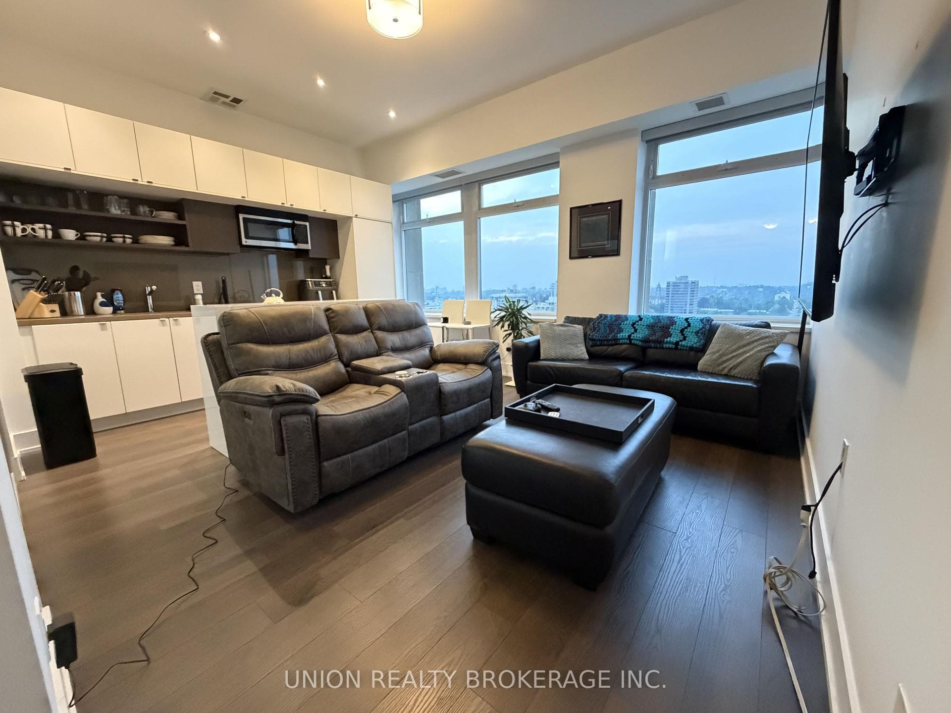111 St. Clair Avenue Unit 1527 photo 6