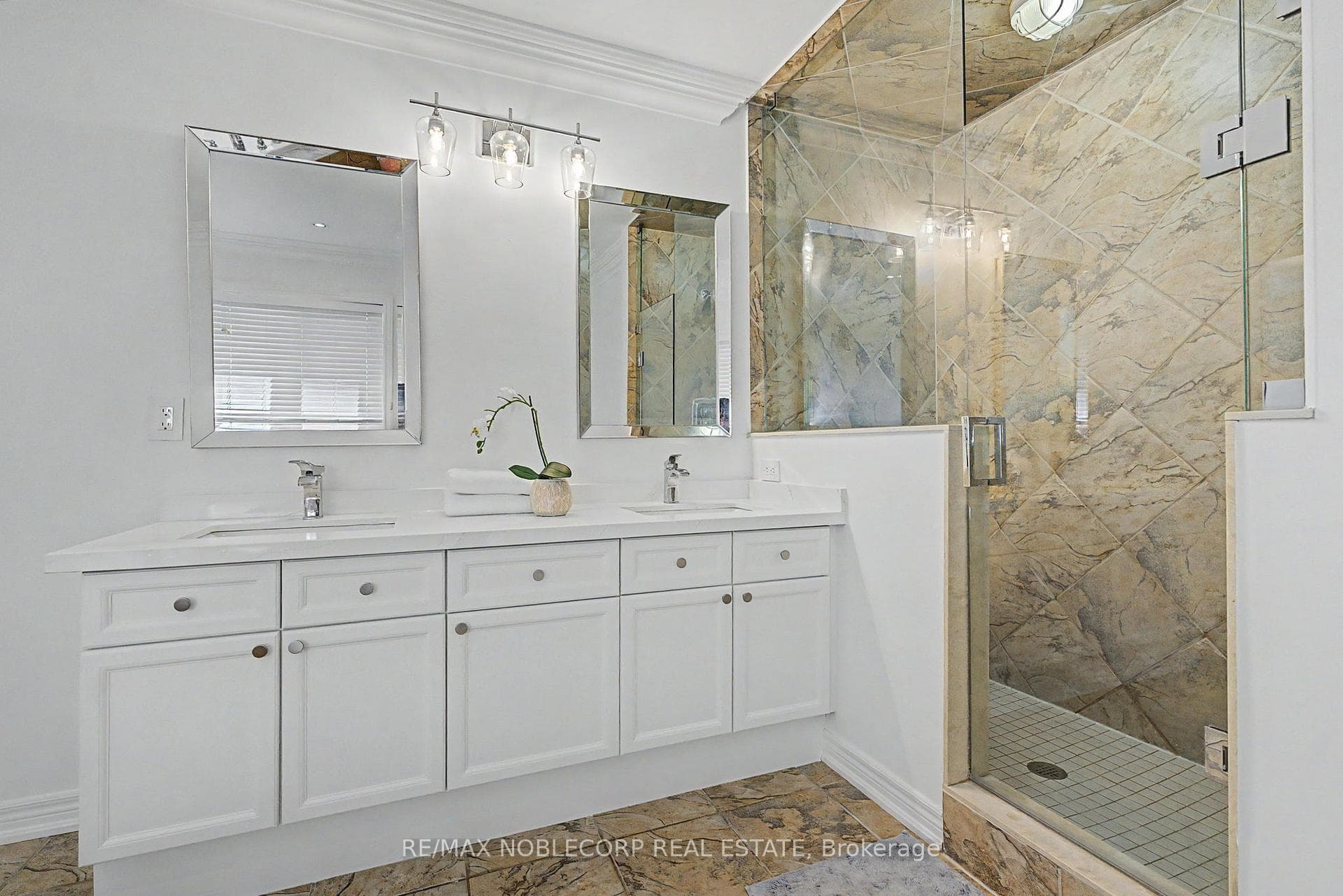 68 Meadowglen Boulevard photo 22