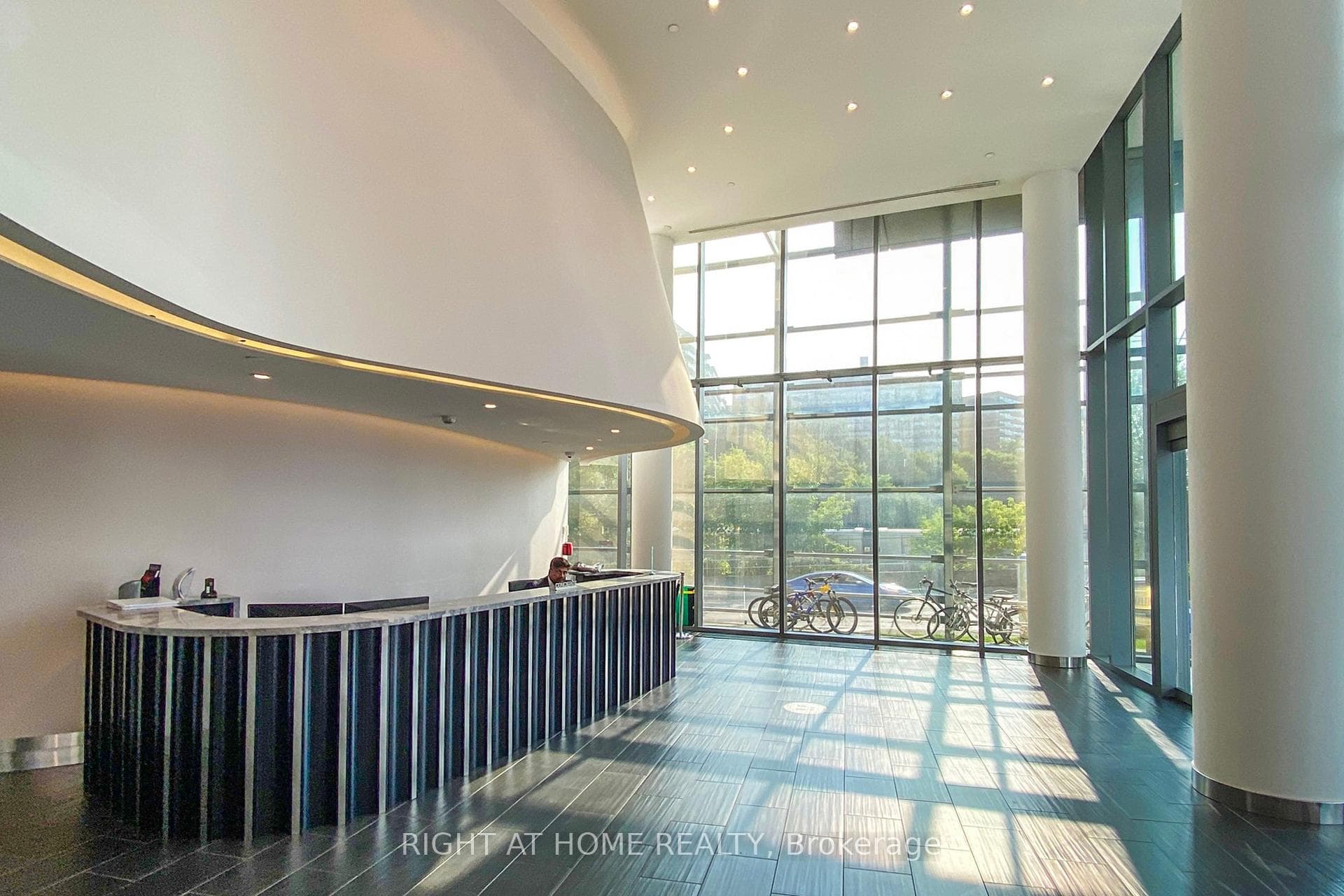 1815 Yonge Street Unit 2207 photo 9