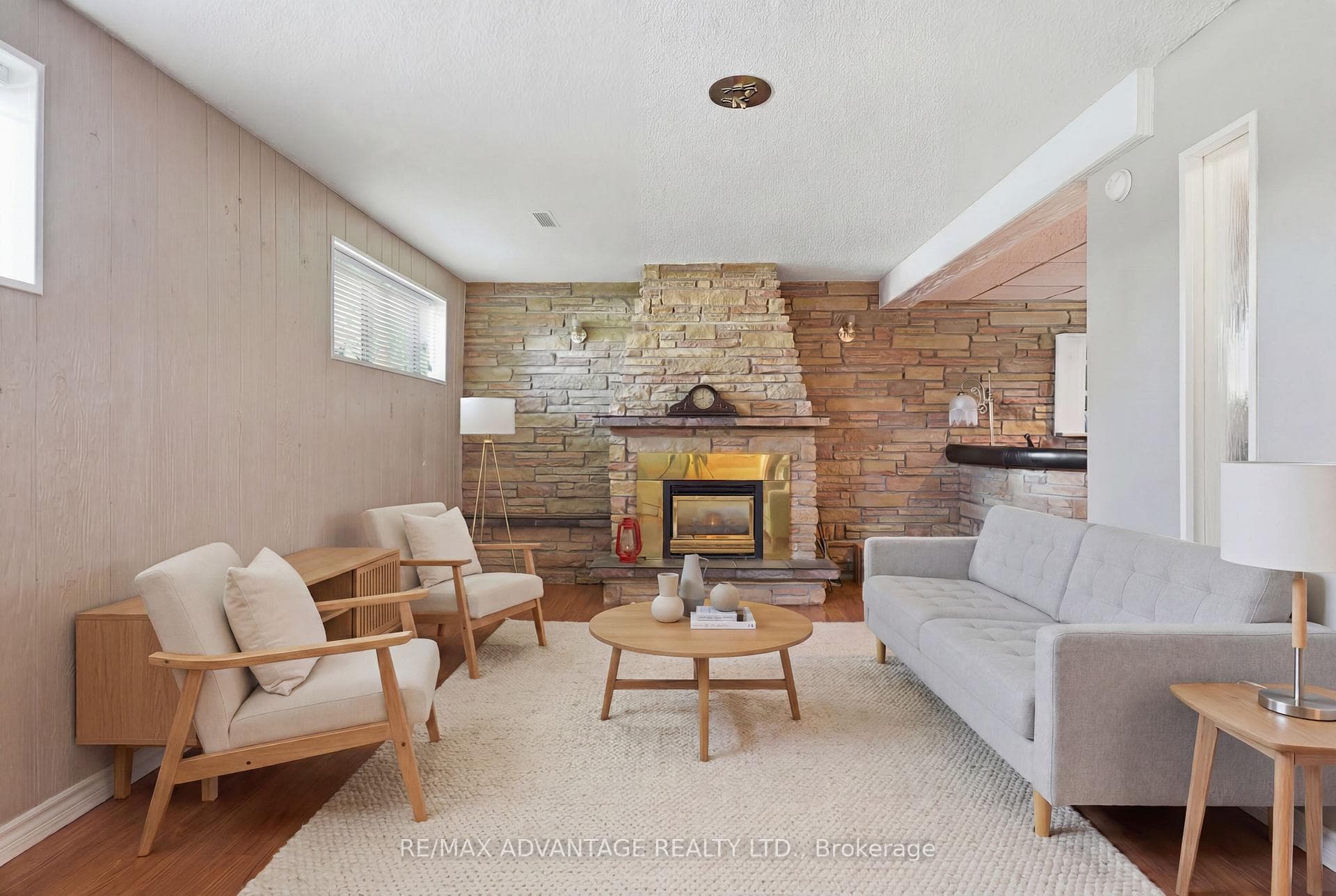 120 Champlain Crescent photo 27