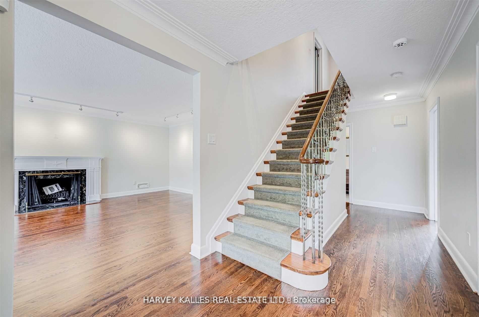 209 Lytton Boulevard photo 2