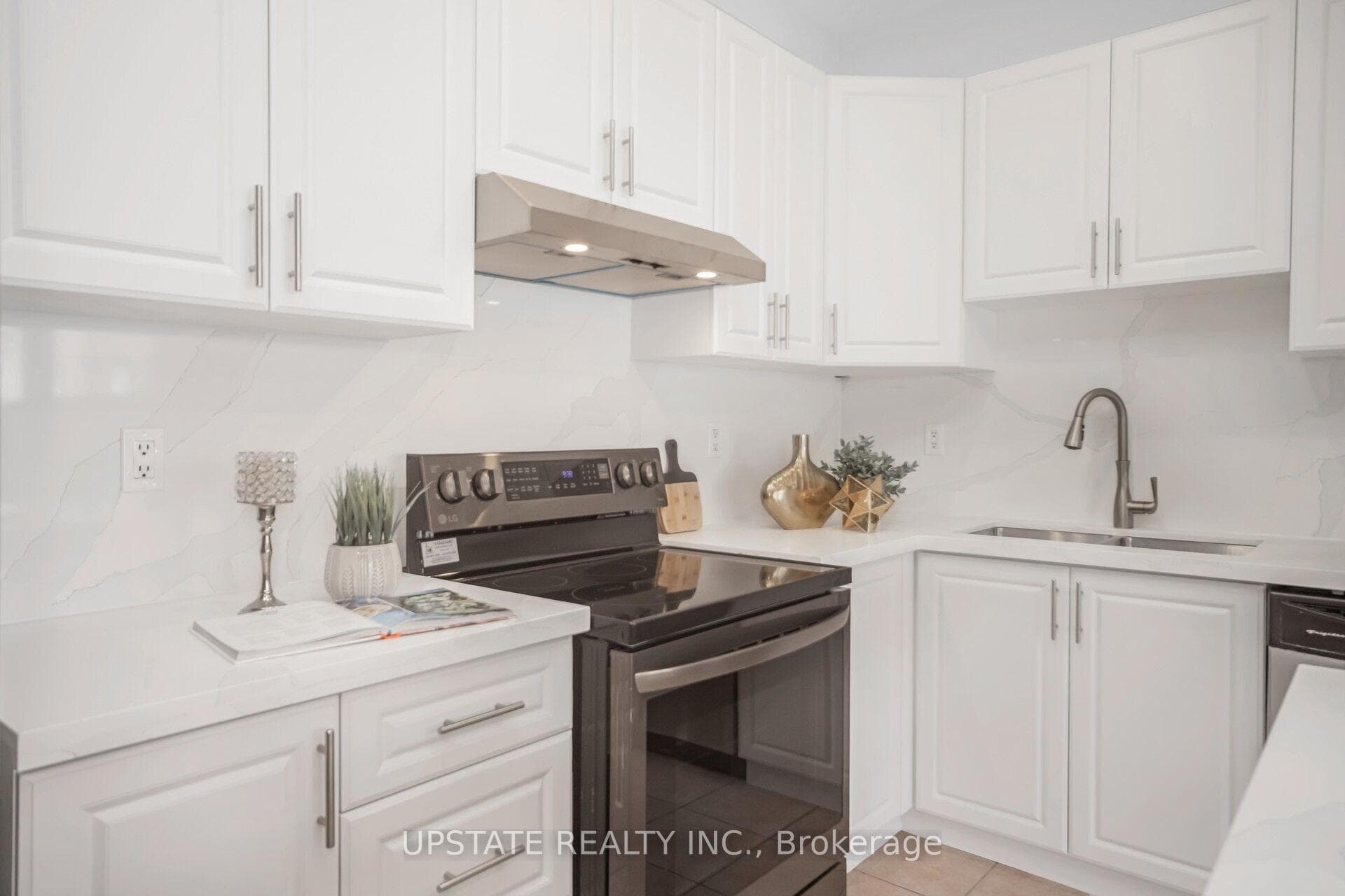 6563 Song Bird Crescent photo 13